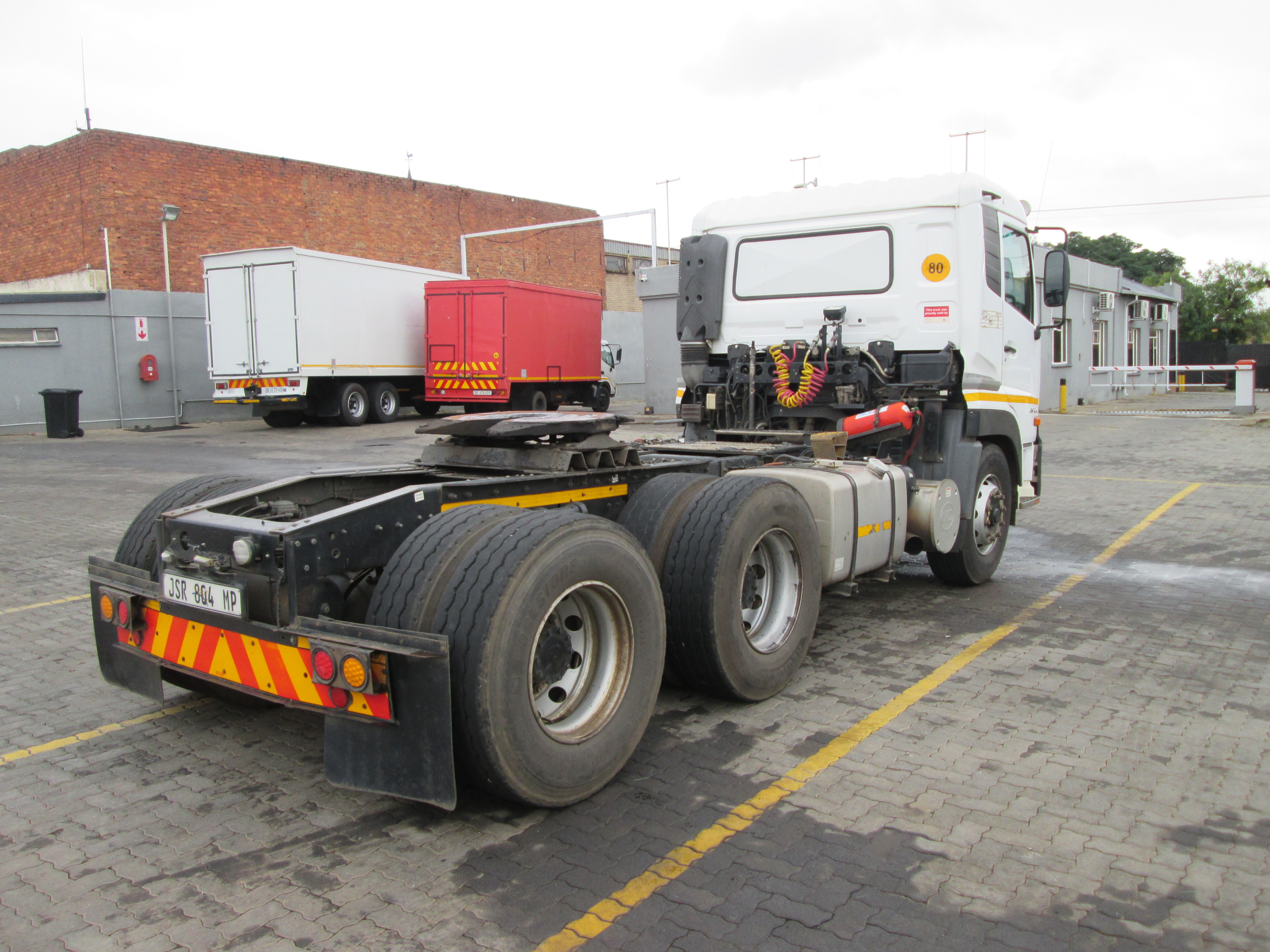 2019 UD QUON GW26-450 TRUCK TRACTOR 279924KM - Image 7
