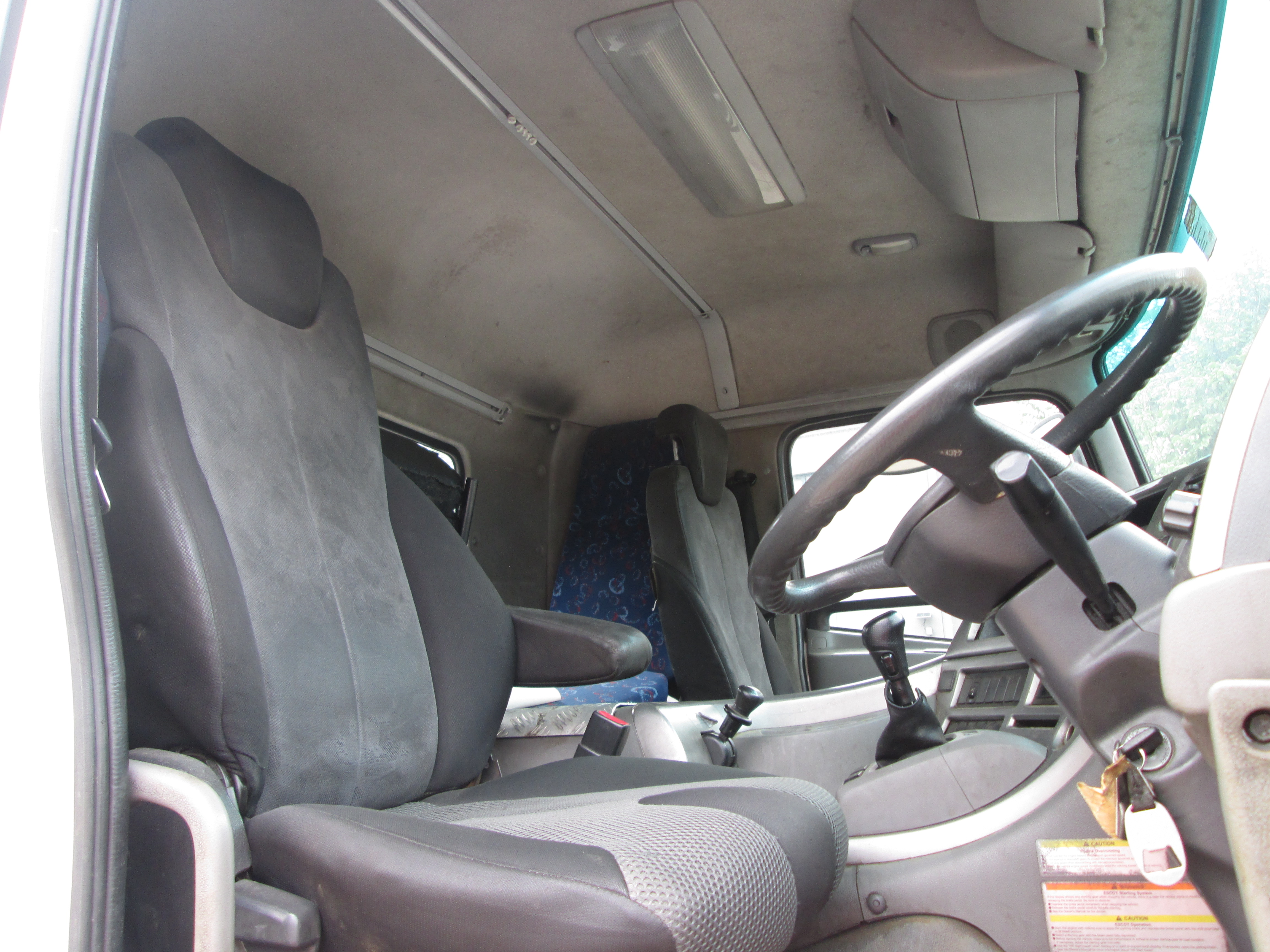 2015 UD QUON GW26-450 TRUCK TRACTOR 263383KM - Image 12