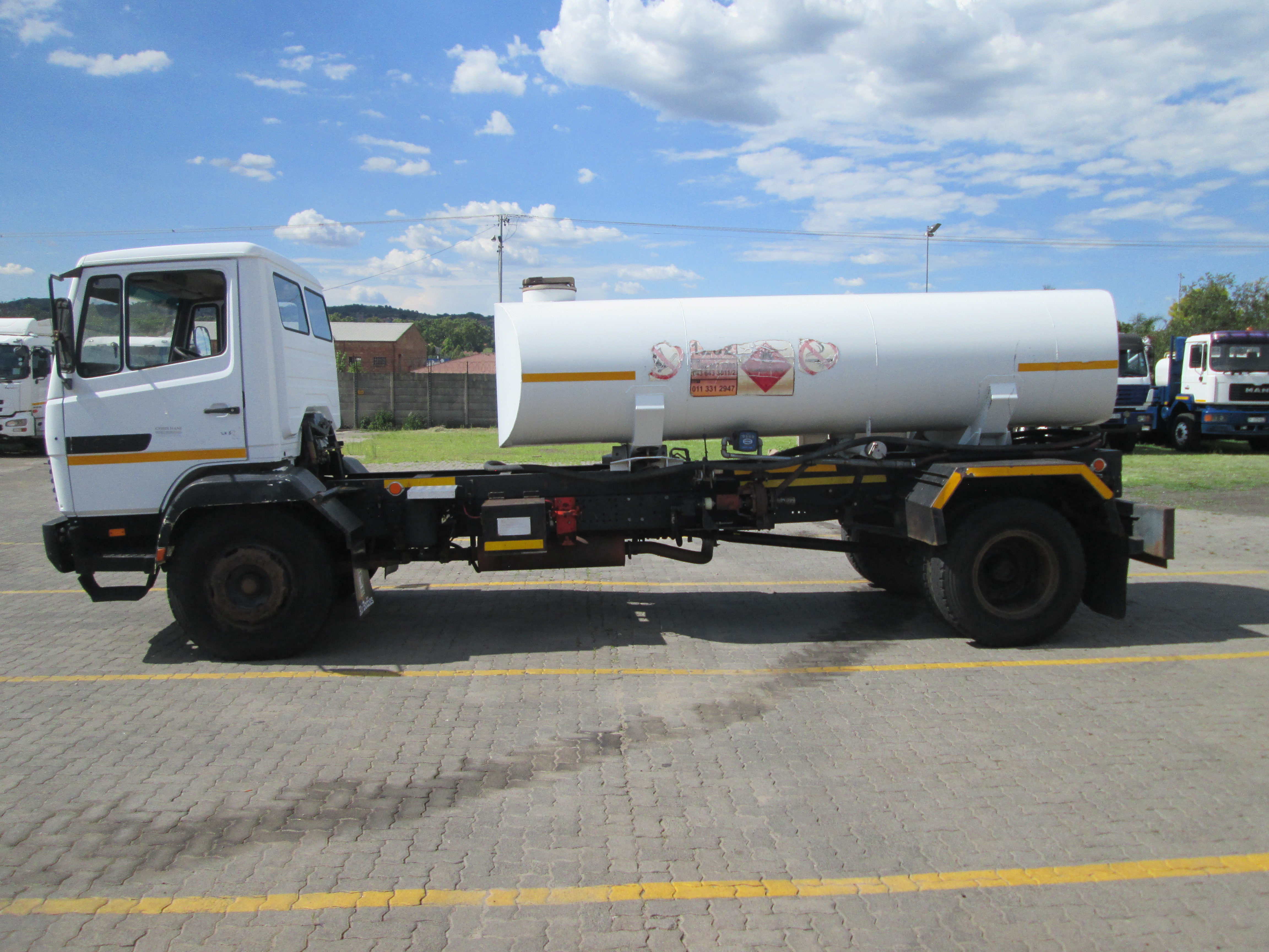 1998 MERCEDES BENZ 1014 7000L DIESEL TANKER - Image 4