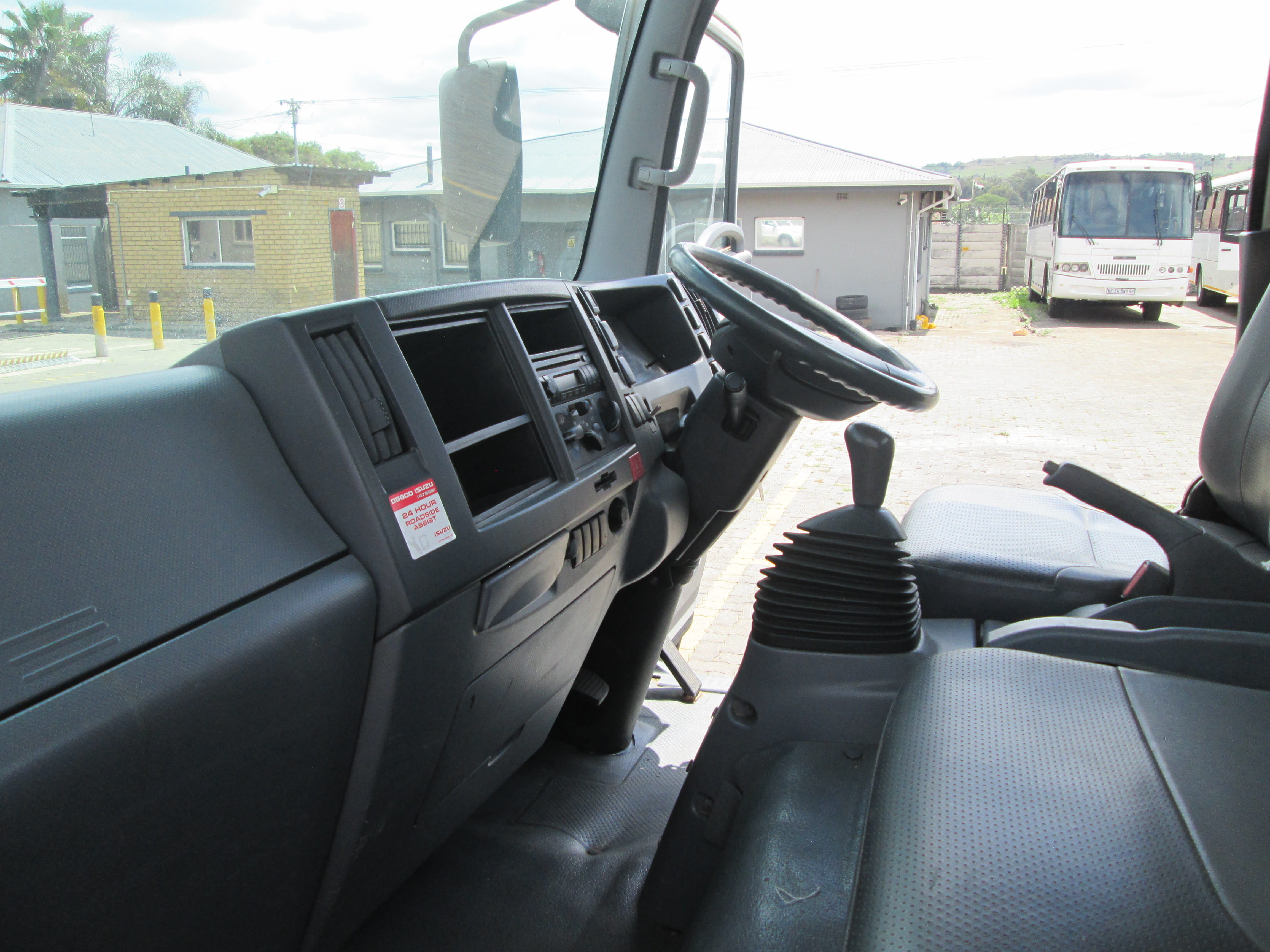 2012 ISUZU NPR400 4TON DROPSIDE BODY TRUCK 98064KM - Image 12