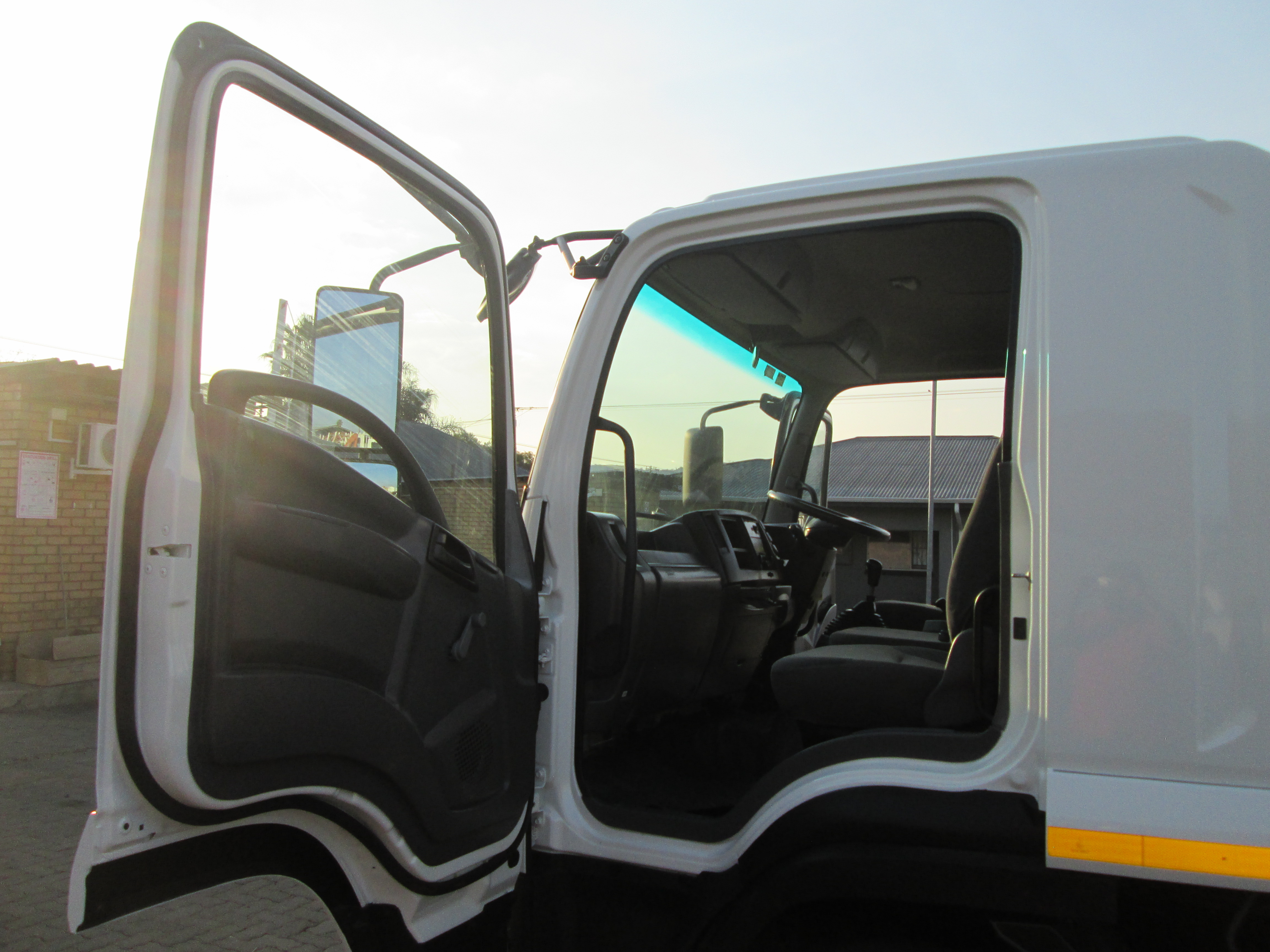 2018 ISUZU FSR800 6CUBE TIPPER 99365KM - Image 15