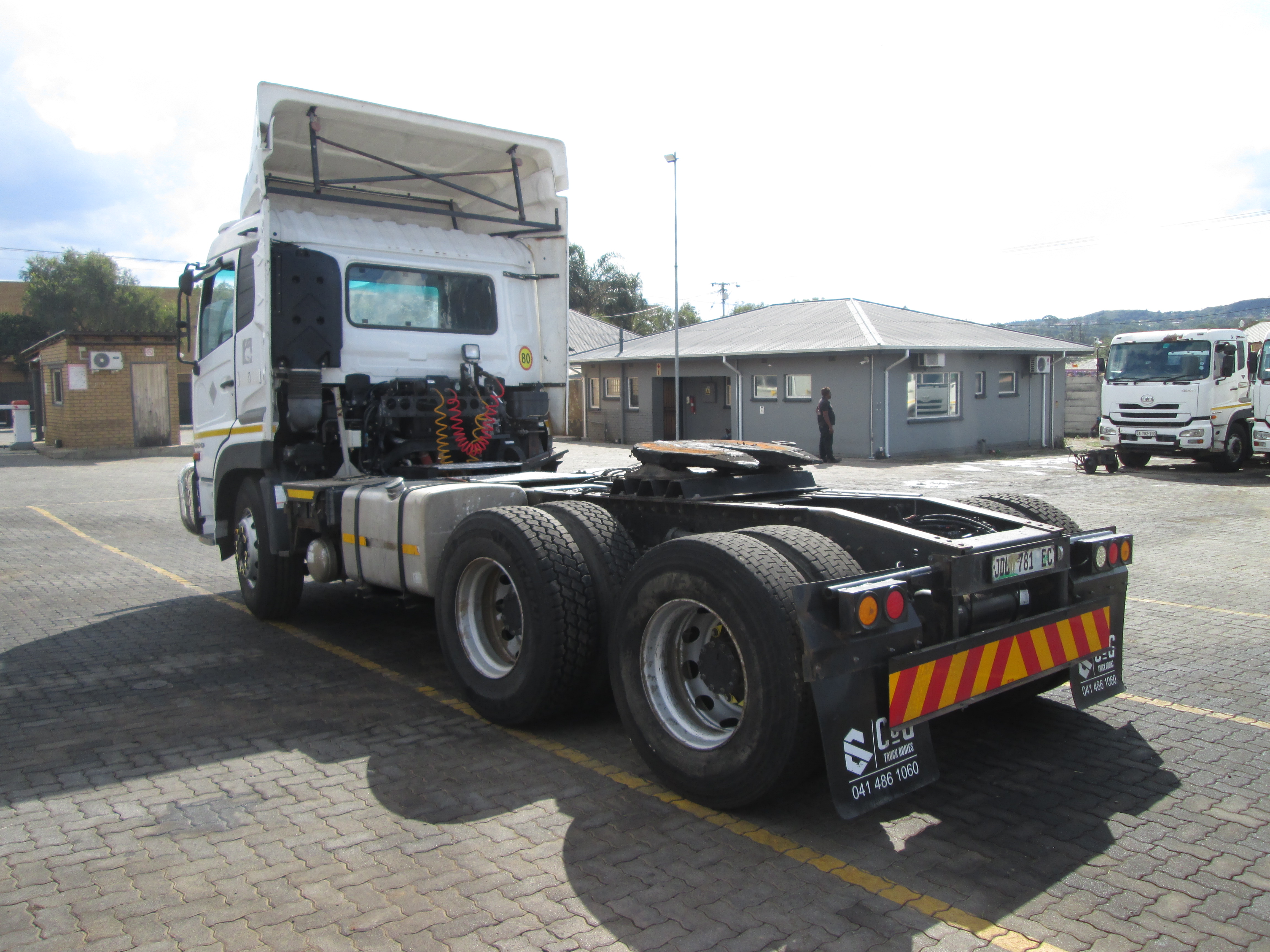 2018 UD QUON GW26-450 TRUCK TRACTOR 406503KM - Image 5