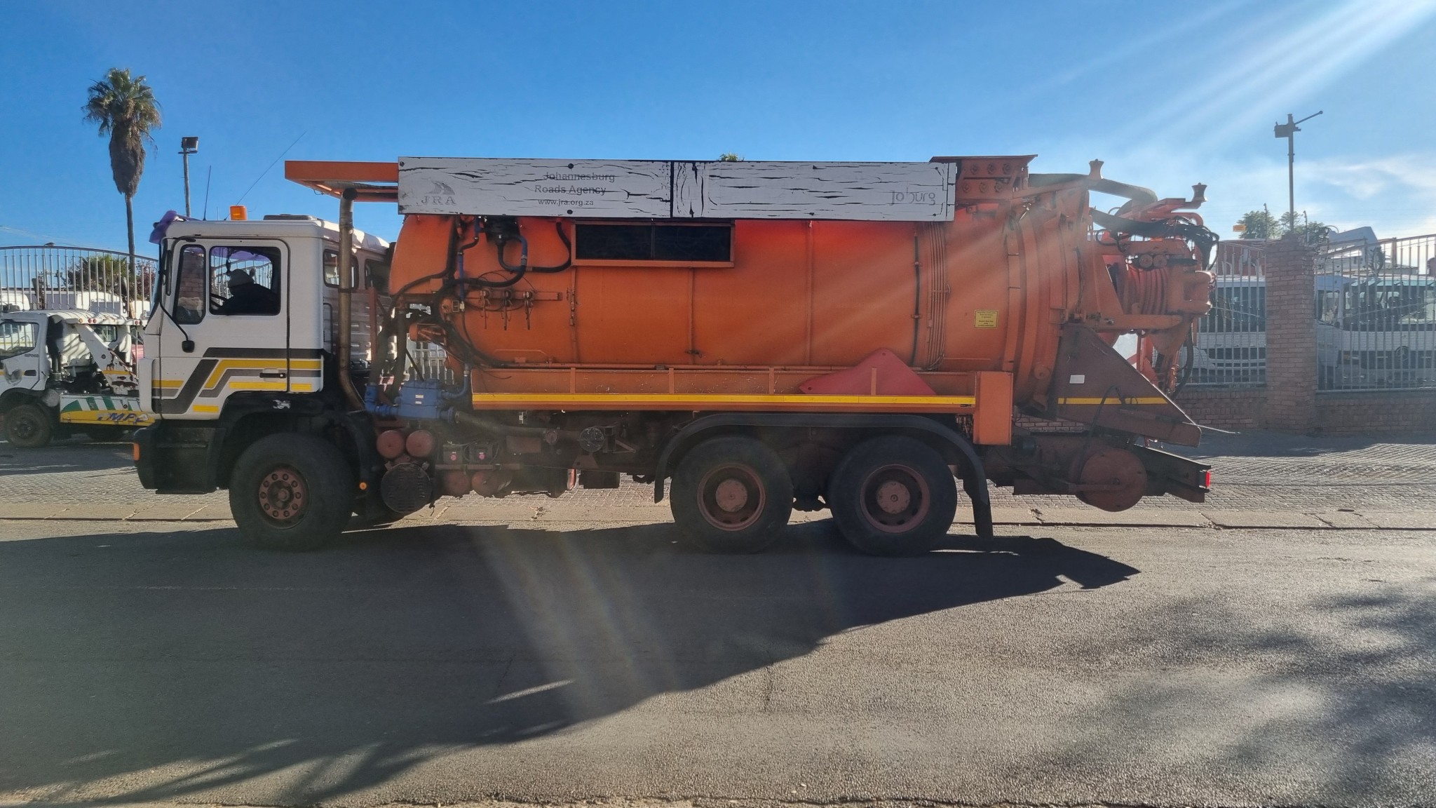 1990 MAN 26.292 HIGH PRESSURE VACUUM CLEANER TRUCK  - Image 4