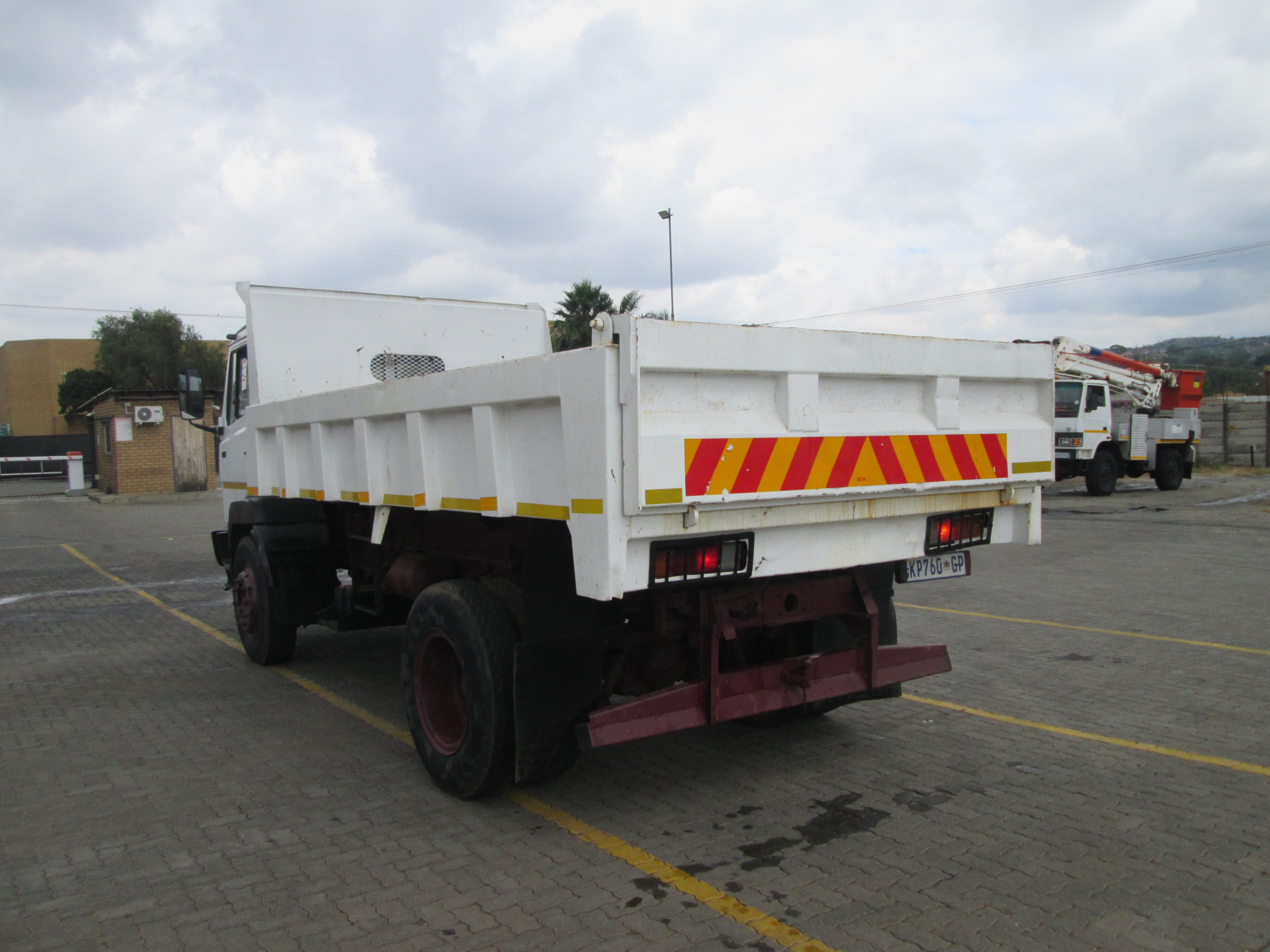 1993 MERCEDES BENZ 1214 6CUBE TIPPER - Image 5