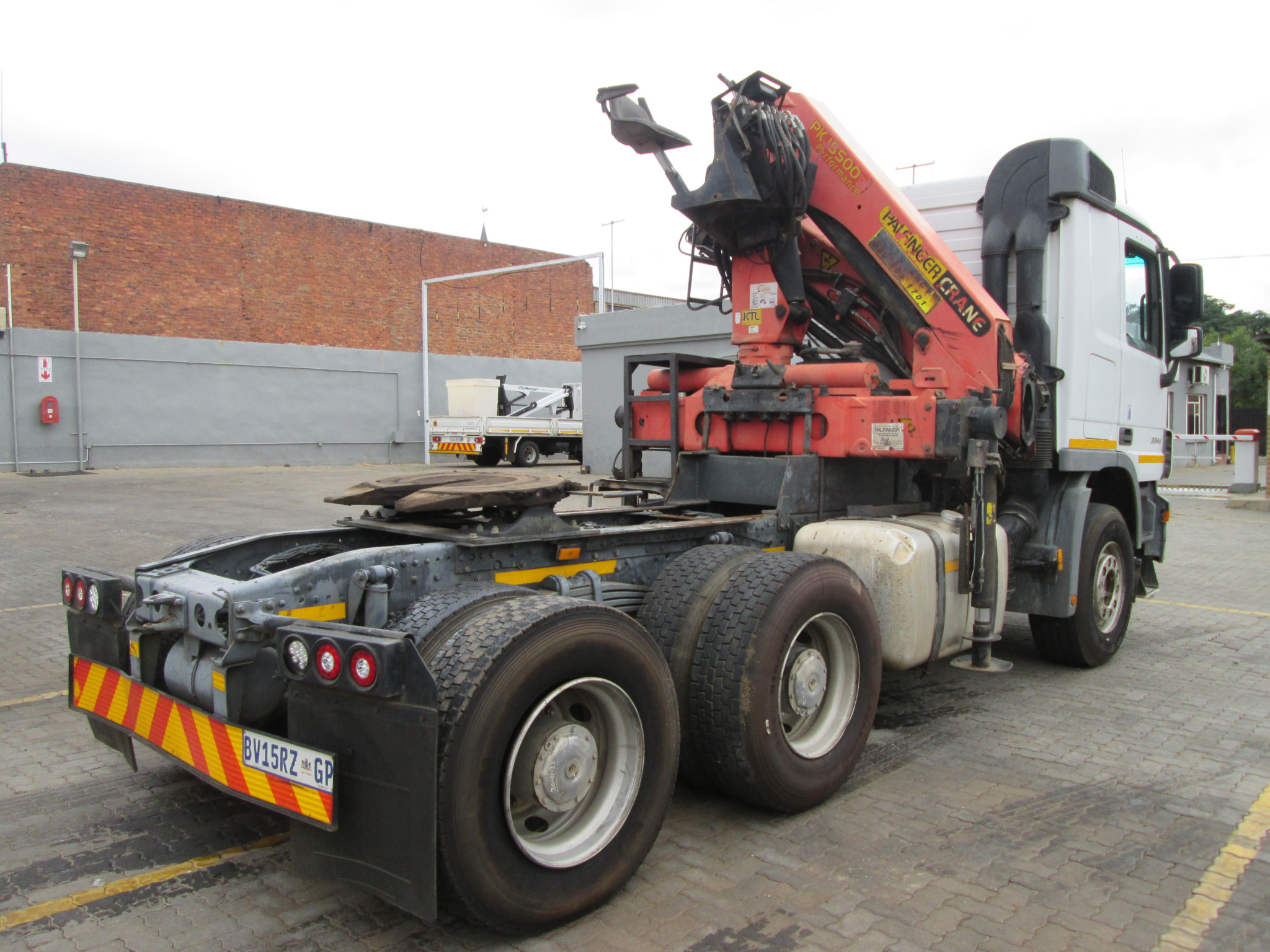 2012 MERCEDES BENZ 3344 TRUCK TRACTOR WITH PK 15500 CRANE - Image 7