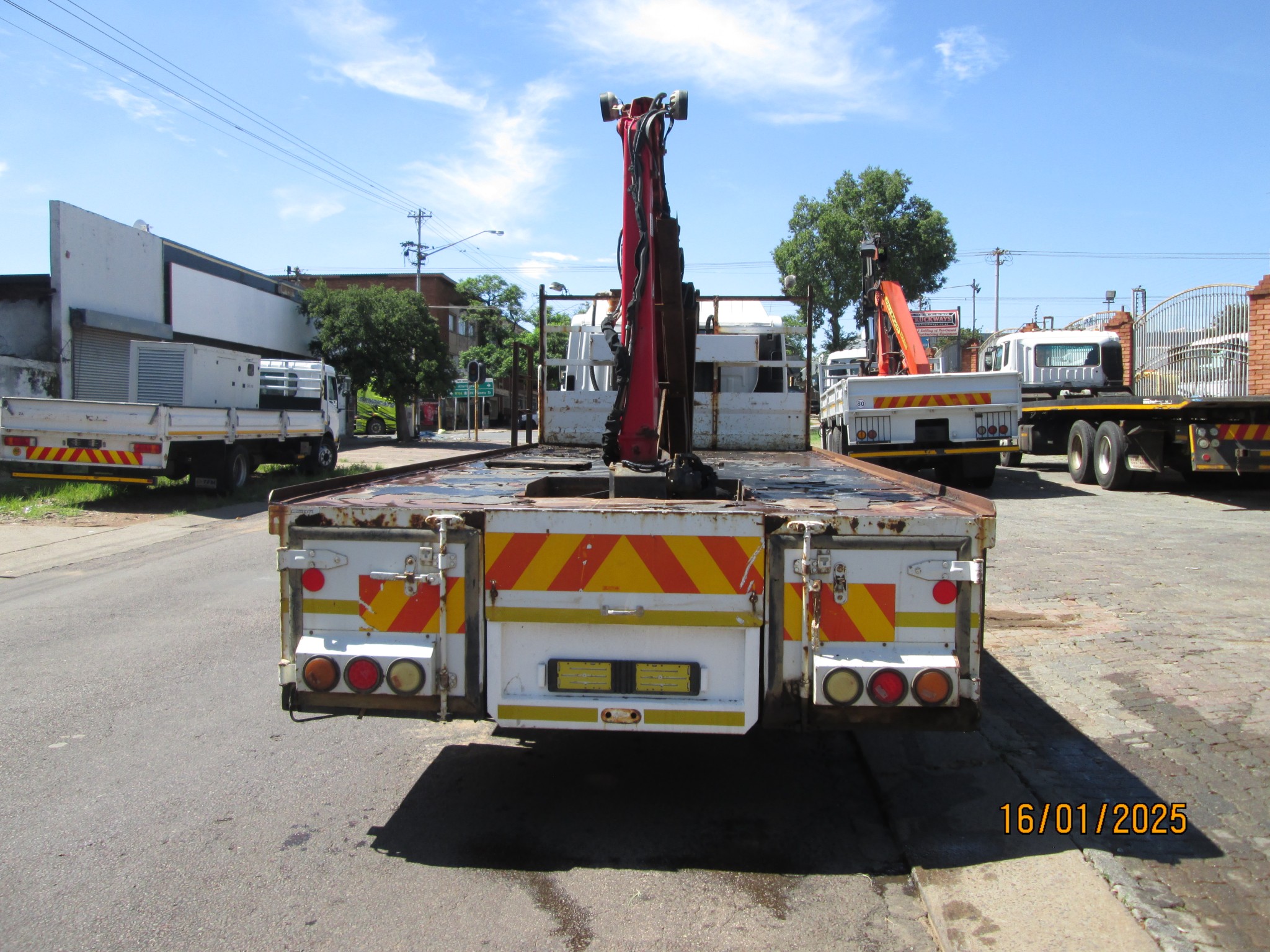 2012 ISUZU FSR750 DOUBLE CAB FLATDECK WITH PC3000 CRANE - Image 6