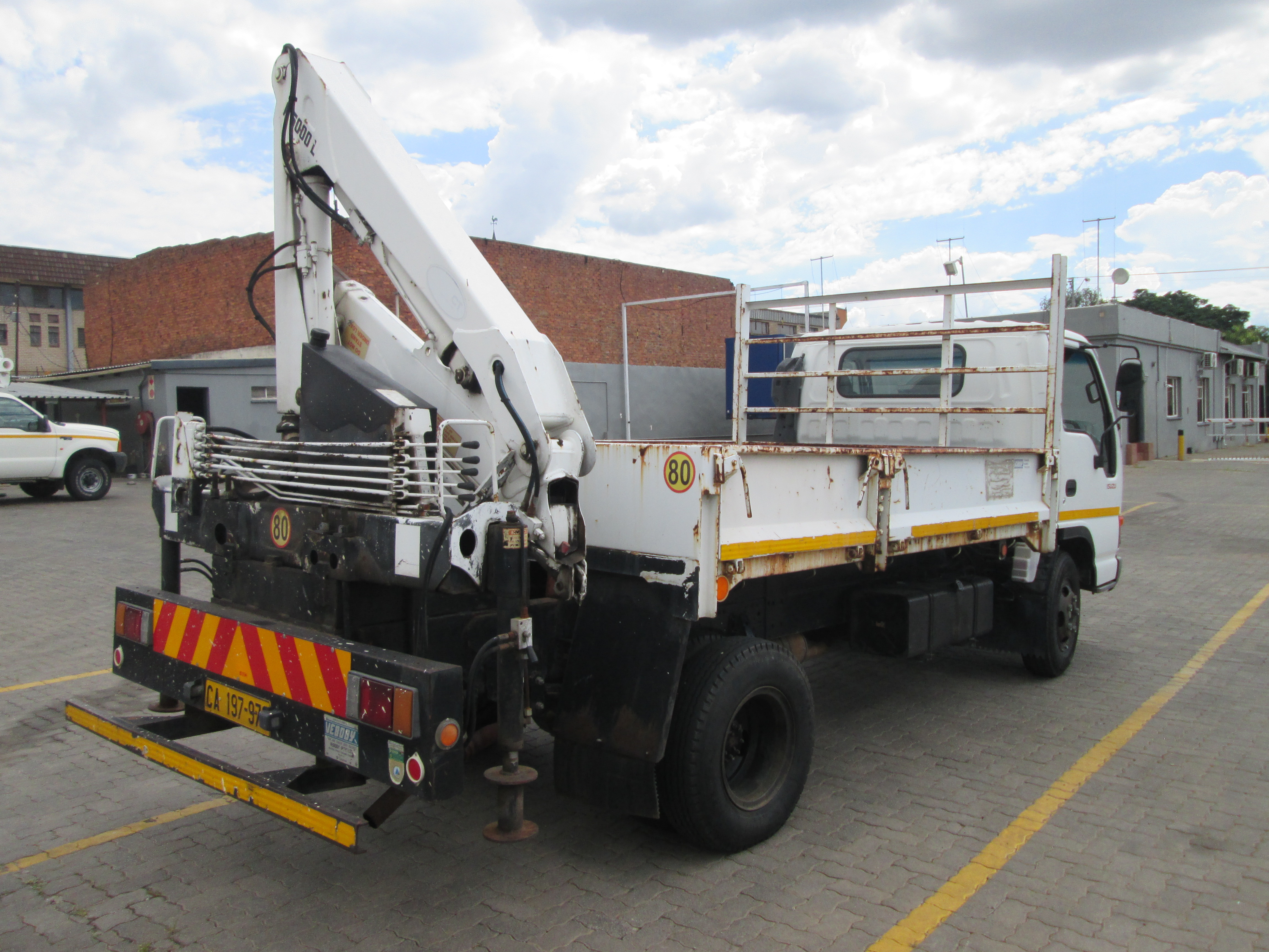 1999 ISUZU NPR300 3TON DROPSIDE WITH BONFIGLIOLI  P5000L CRANE - Image 7