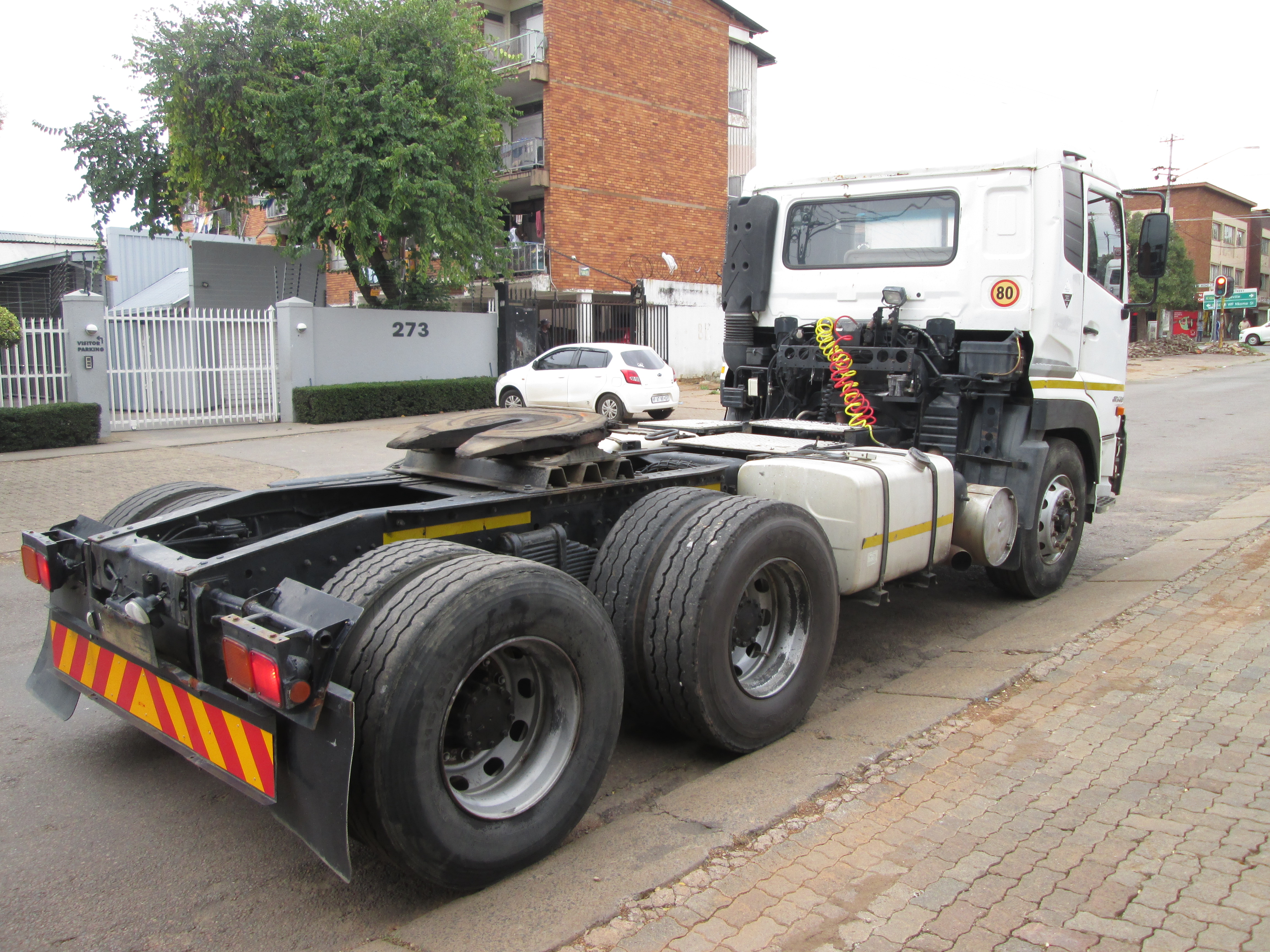 2015 UD QUON GW26-450 TRUCK TRACTOR 265967KM - Image 7