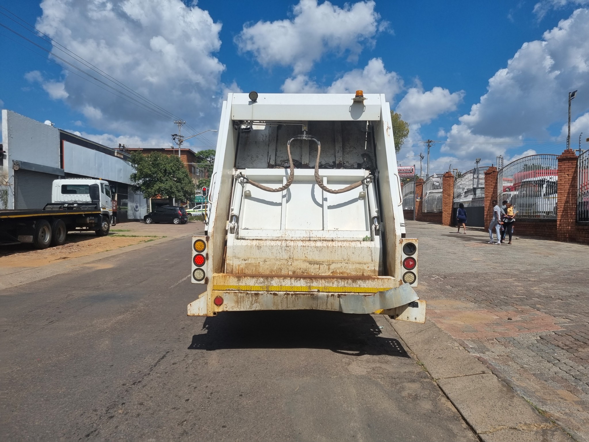 2018 FUSO FJ16-230 13CUBE COMPACTOR - Image 6