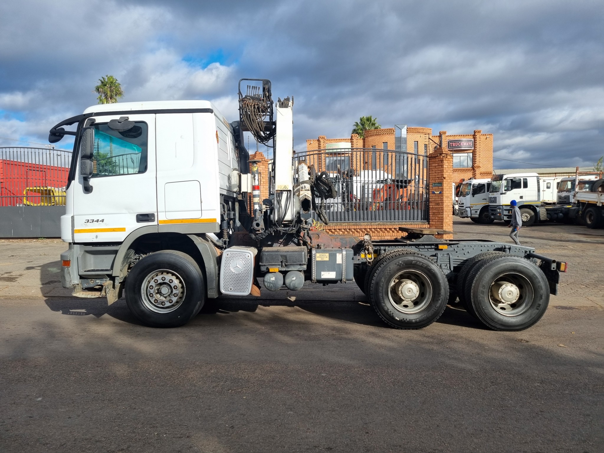 2012 MERCEDES BENZ 3344 HORSE WITH COPMA 170.3 CRANE - Image 5