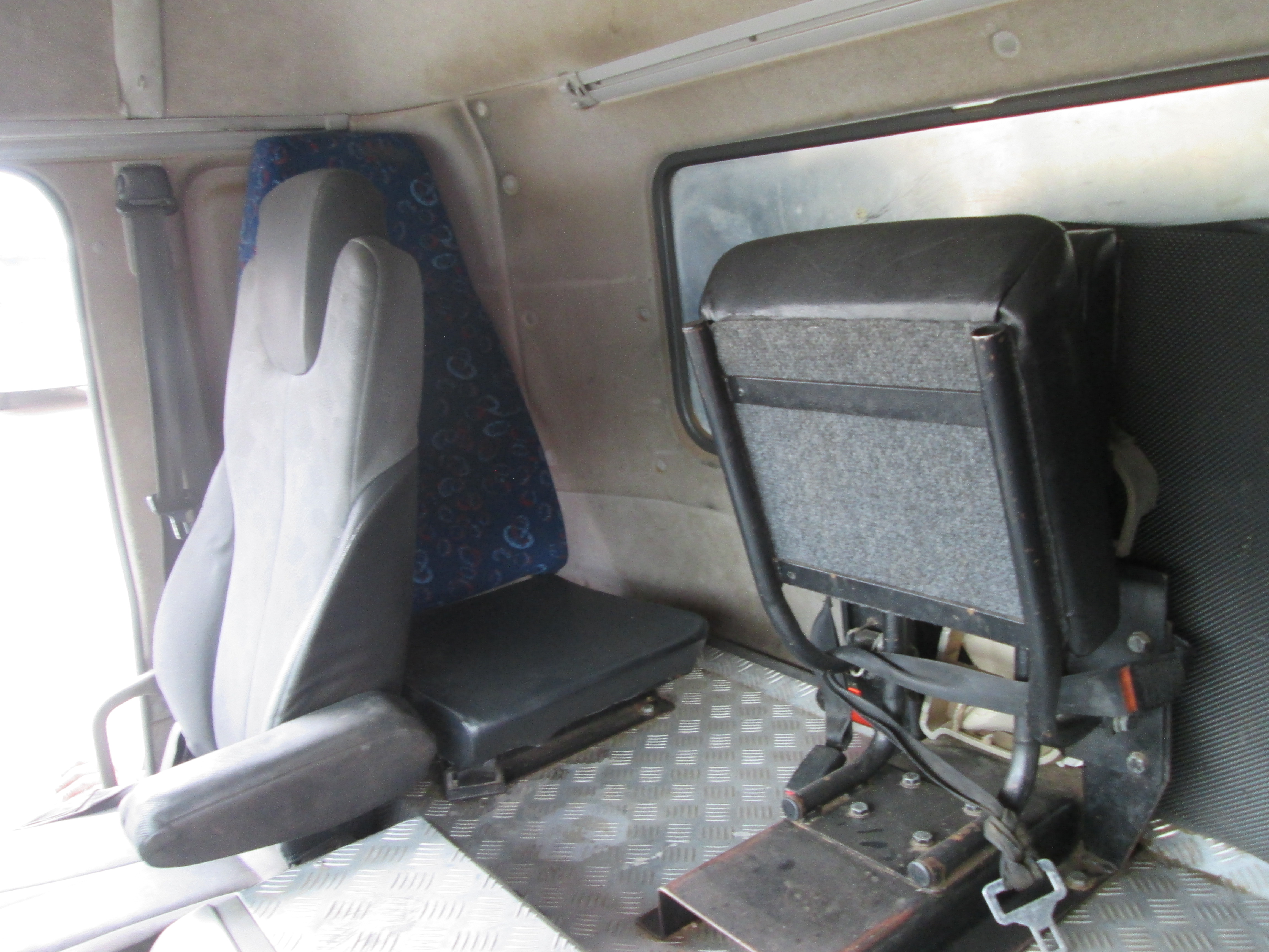 2019 UD QUON GW26-450 TRUCK TRACTOR 190585KM - Image 16