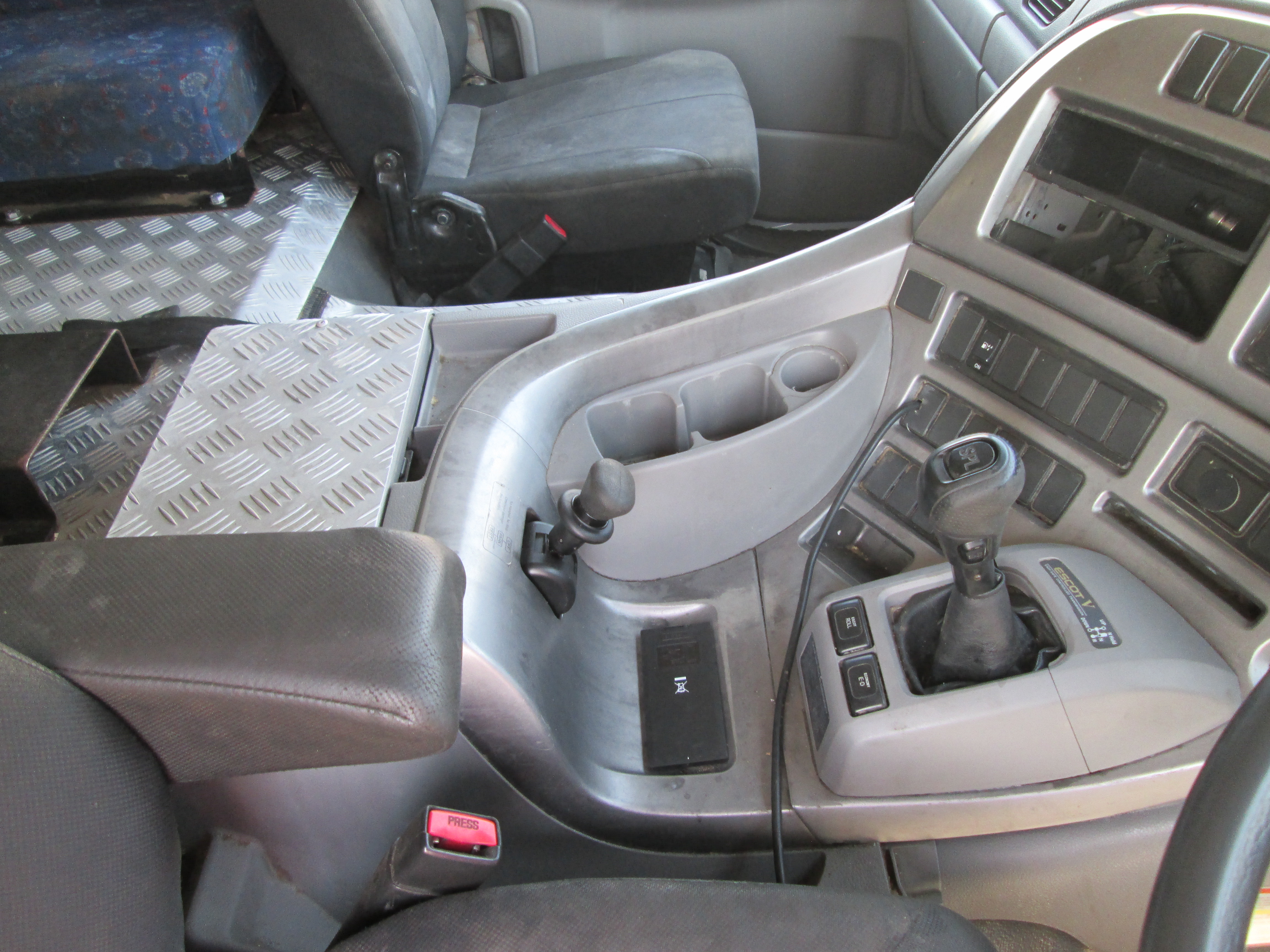 2019 UD QUON GW26-450 TRUCK TRACTOR 217418KM - Image 13
