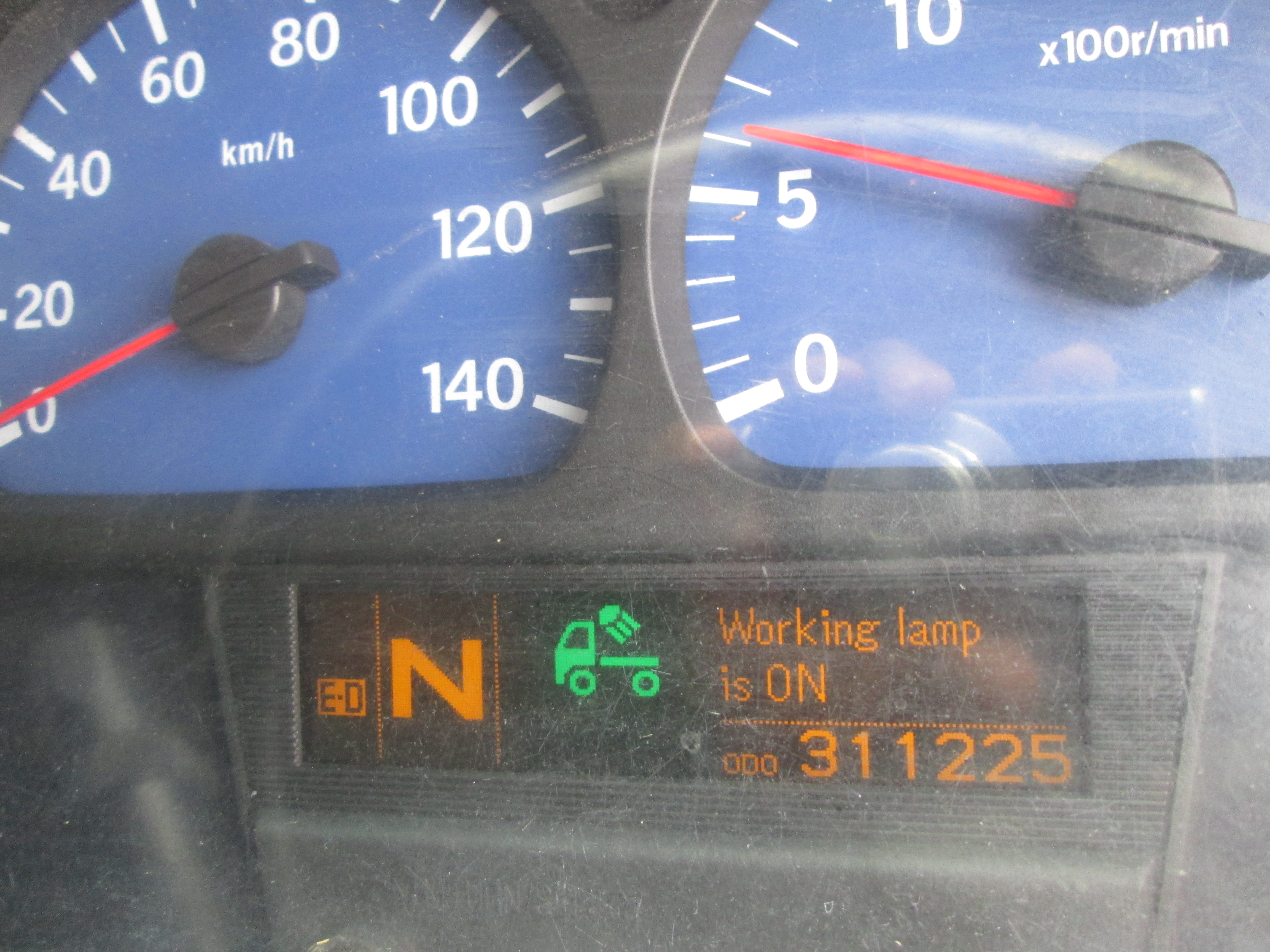 2018 UD QUON GW26-450 TRUCK TRACTOR 311225KM - Image 11