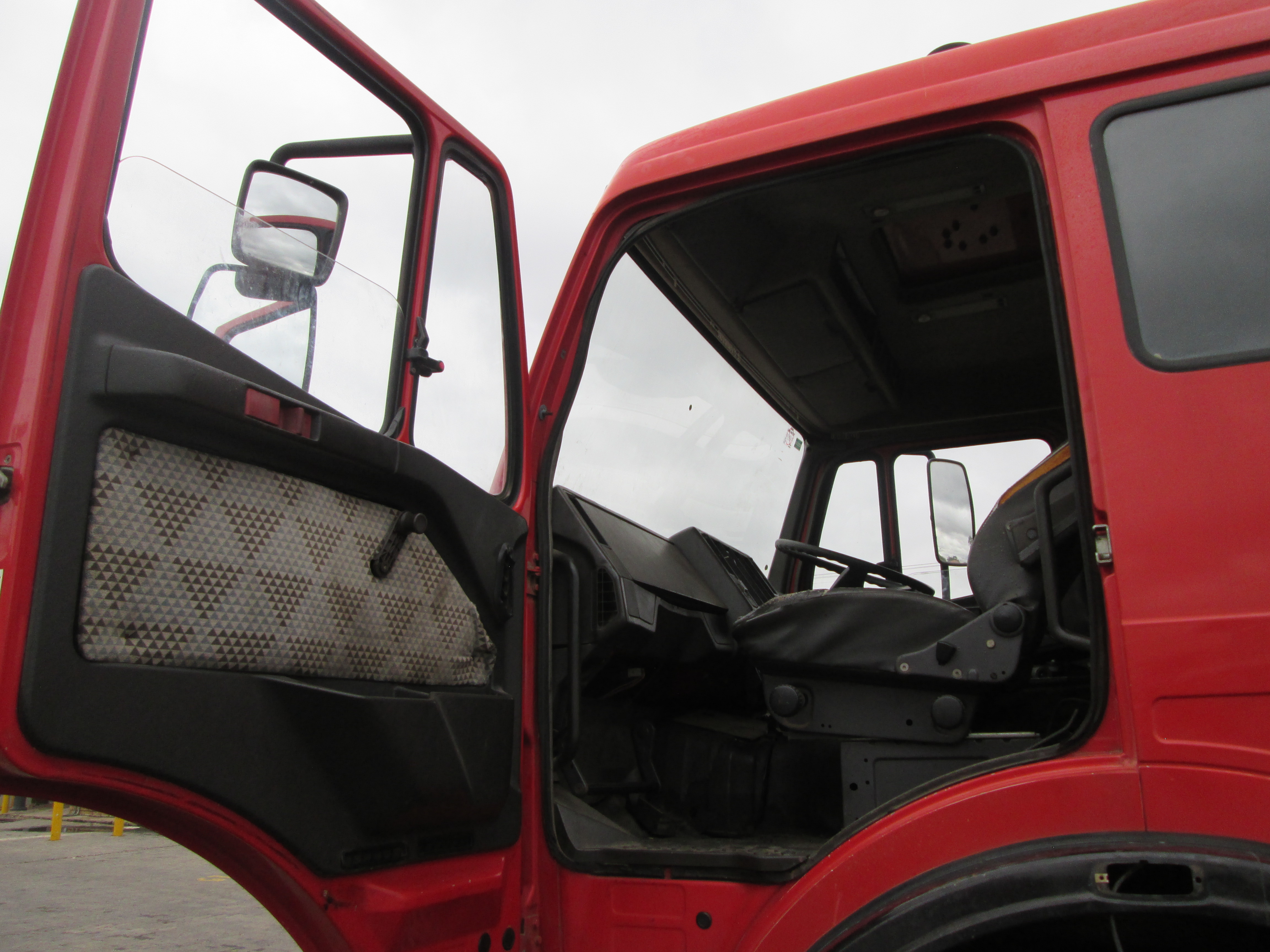 2014 MERCEDES BENZ 2635 ACTROS FIRETRUCK 045317KM - Image 11