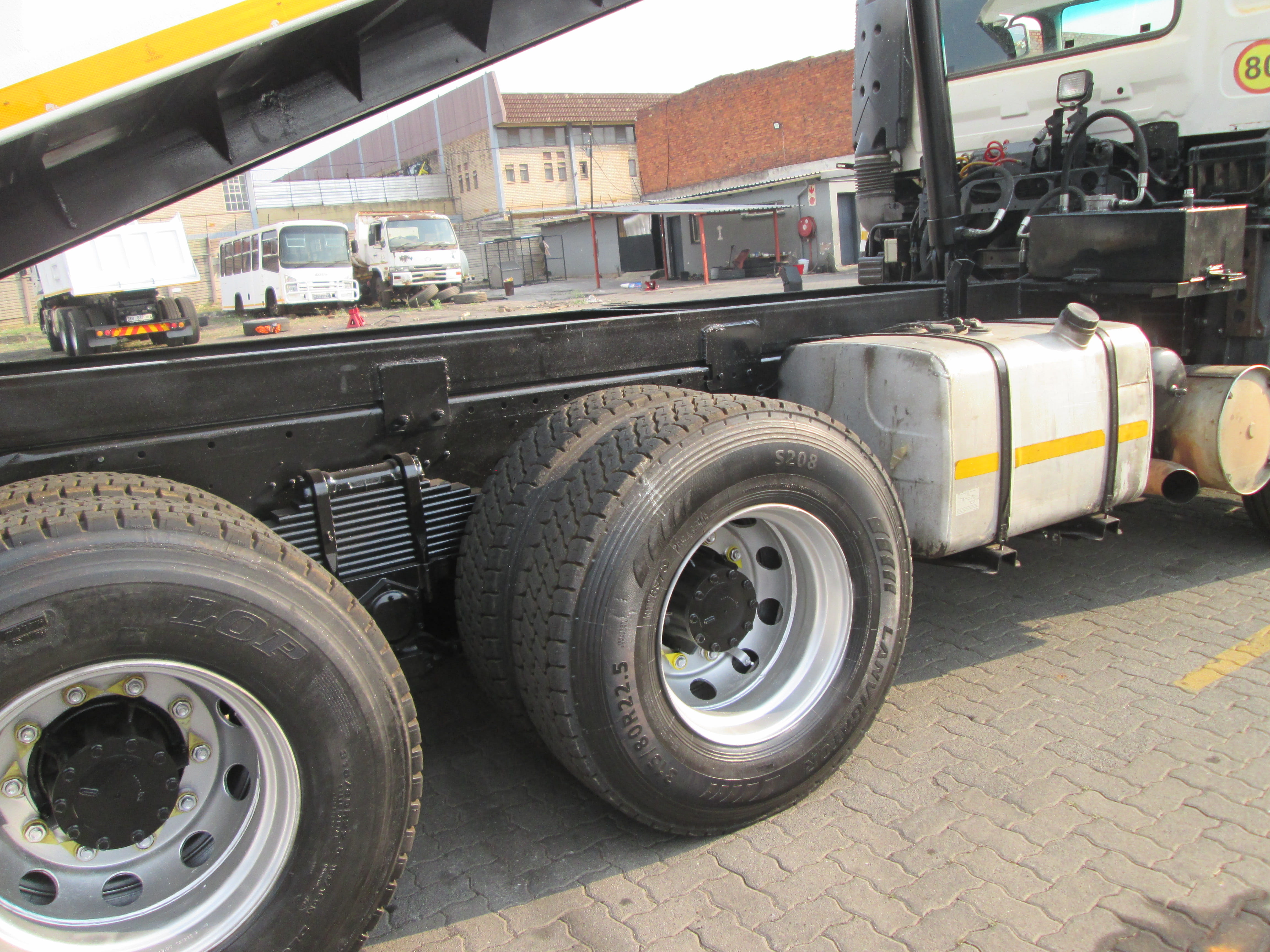 2018 UD QUON GW26-450 10 CUBE TIPPER 406565KM - Image 17