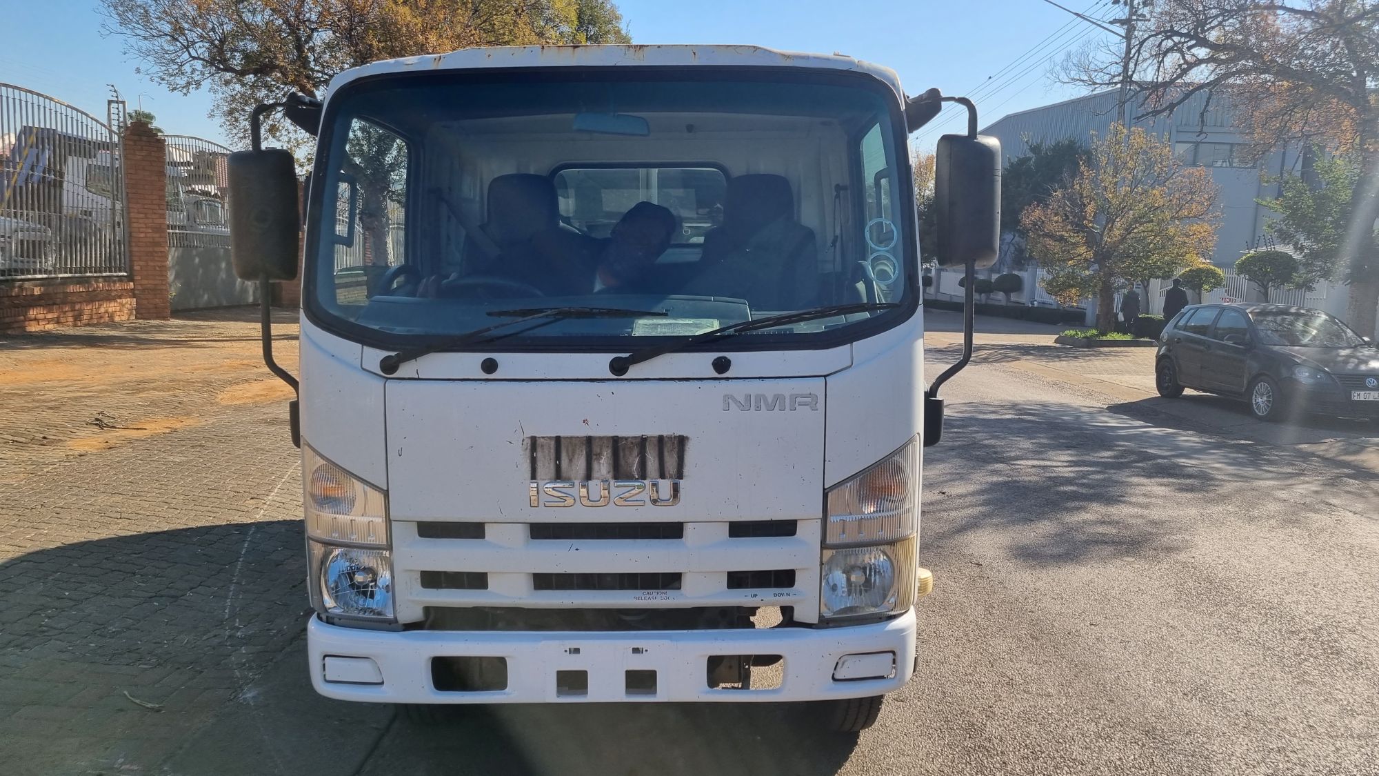 2010 ISUZU NMR250 WITH CANOPY  - Image 2