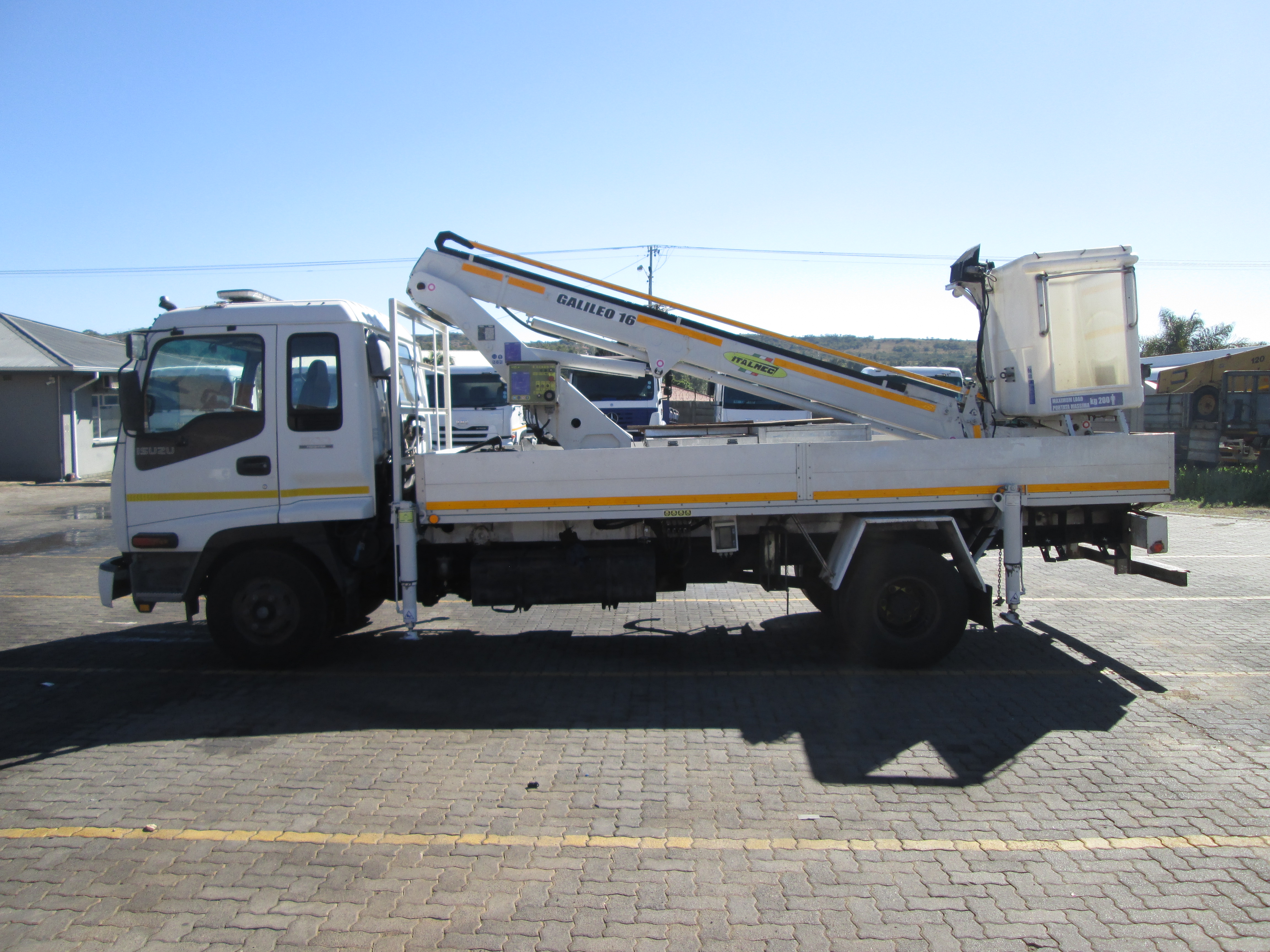 2009 ISUZU FRR500 FRIGHTER 5TON WITH GALILEO ITALMEC 16M REACH CHERRY PICKER - 240169KM - Image 4