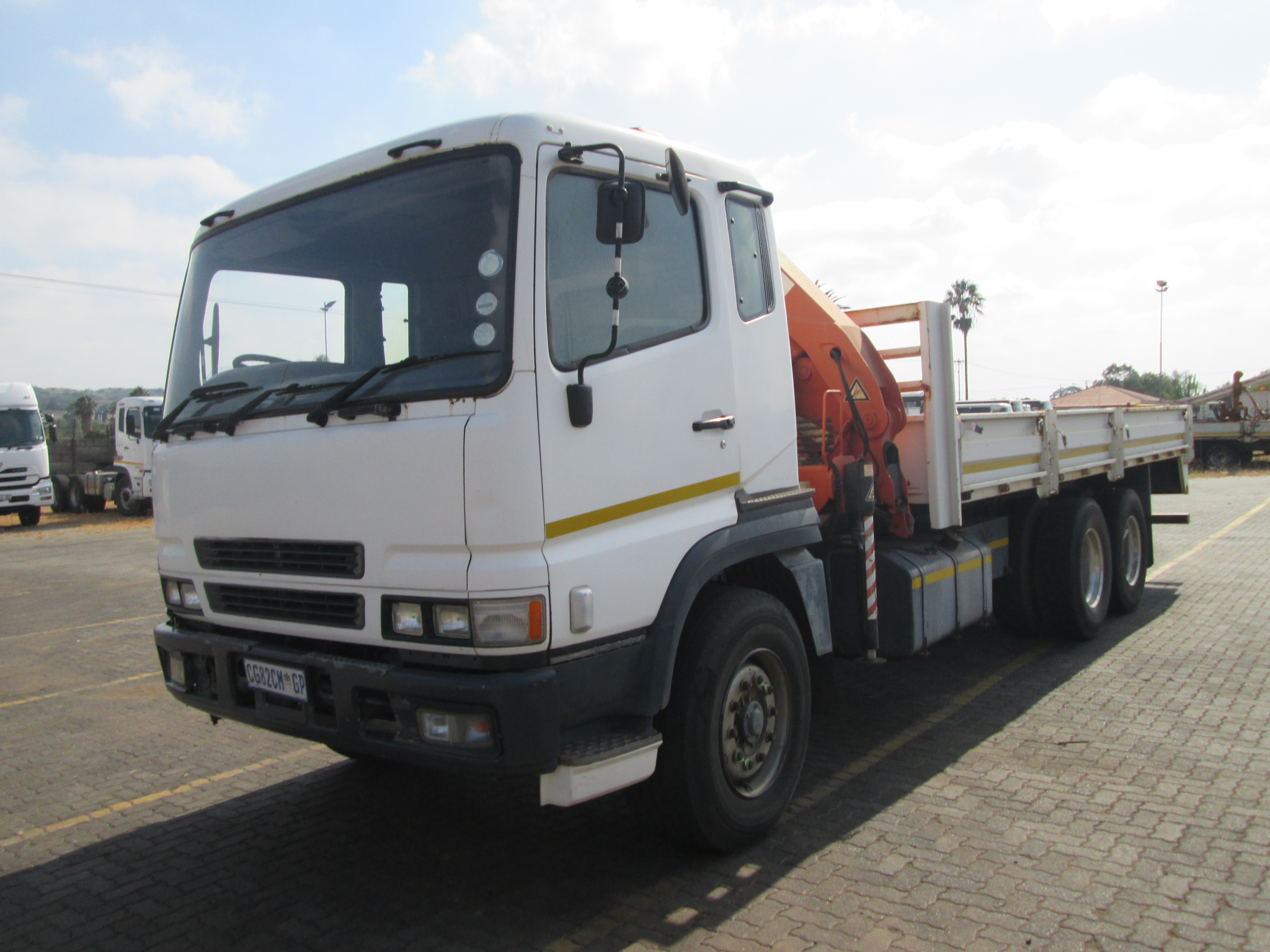 2007 FUSO FV26-340 12TON DROPSIDE WITH P15000L BONFIGLIOLI CRANE 376865KM - Image 6