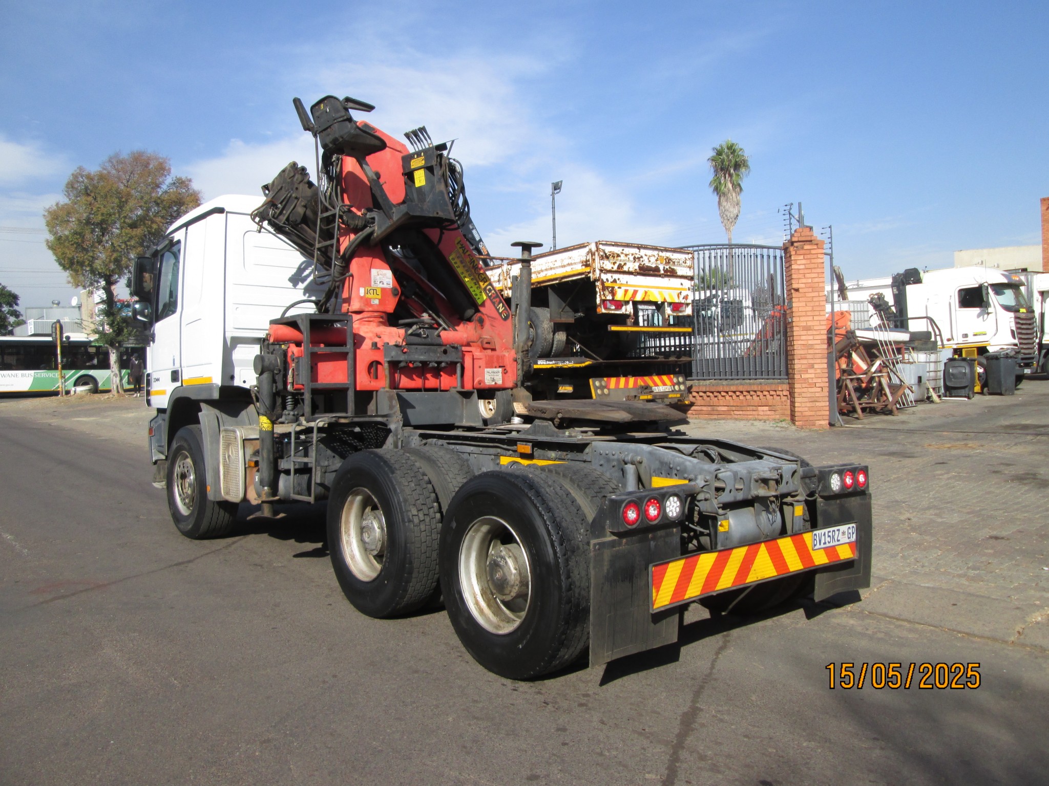 2012 MERCEDES BENZ 3344 TRUCK TRACTOR WITH PK 15500 CRANE - Image 5