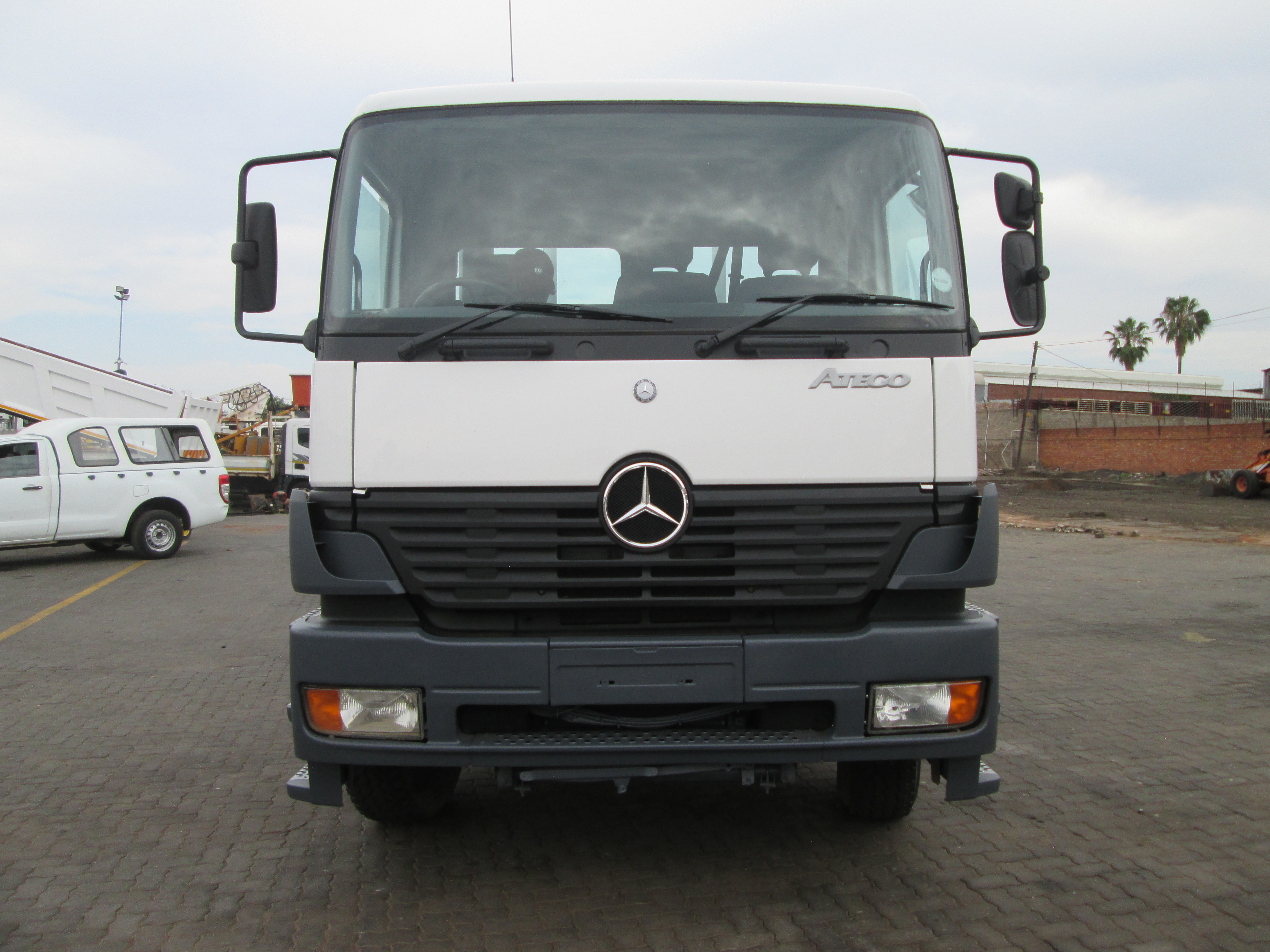 2002 MERCEDES BENZ 2628 ATEGO 16TON DROPSIDE BODY 609316KM - Image 2