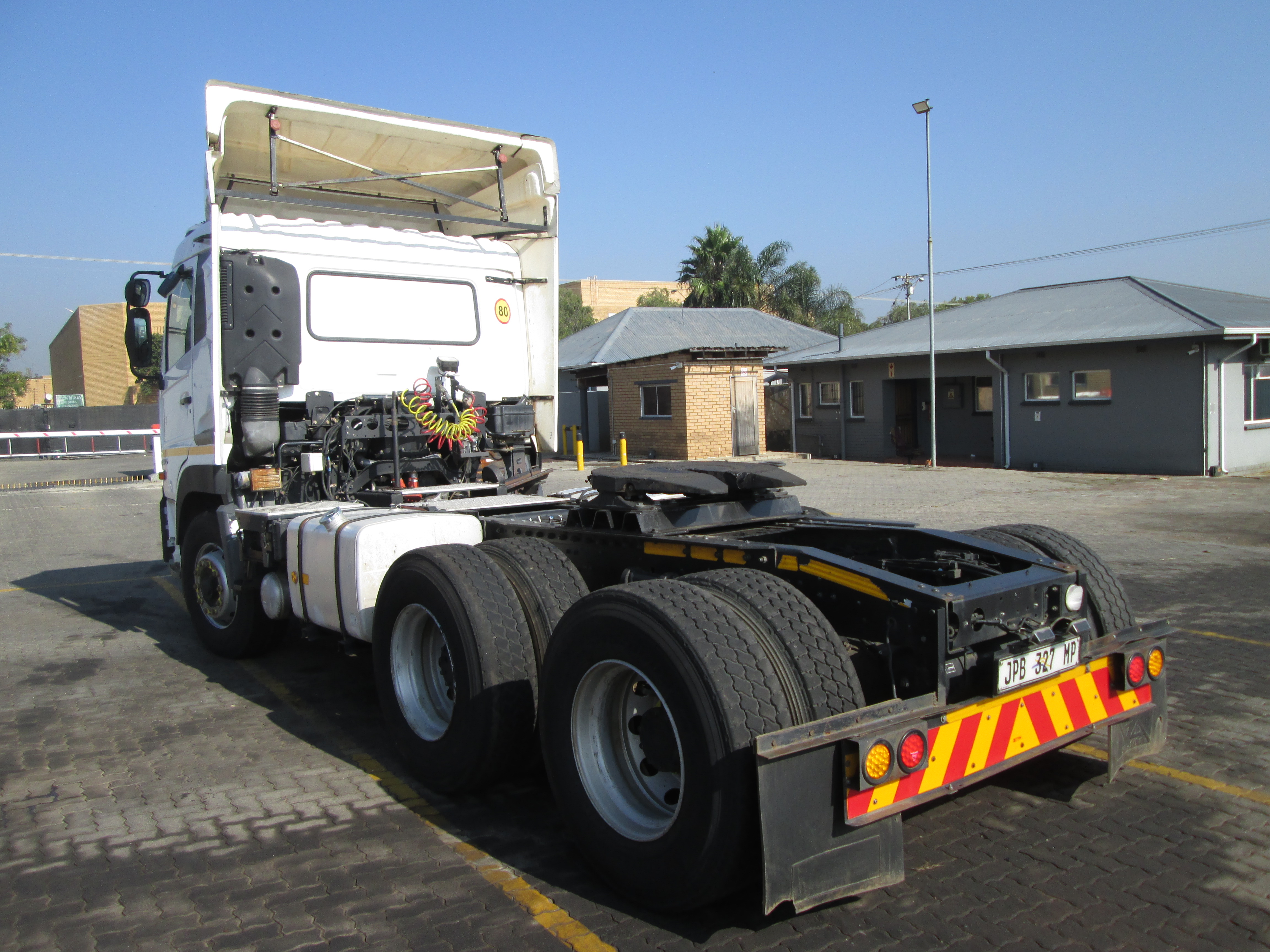 2018 UD QUON GW26-450 TRUCK TRACTOR 313060KM - Image 5