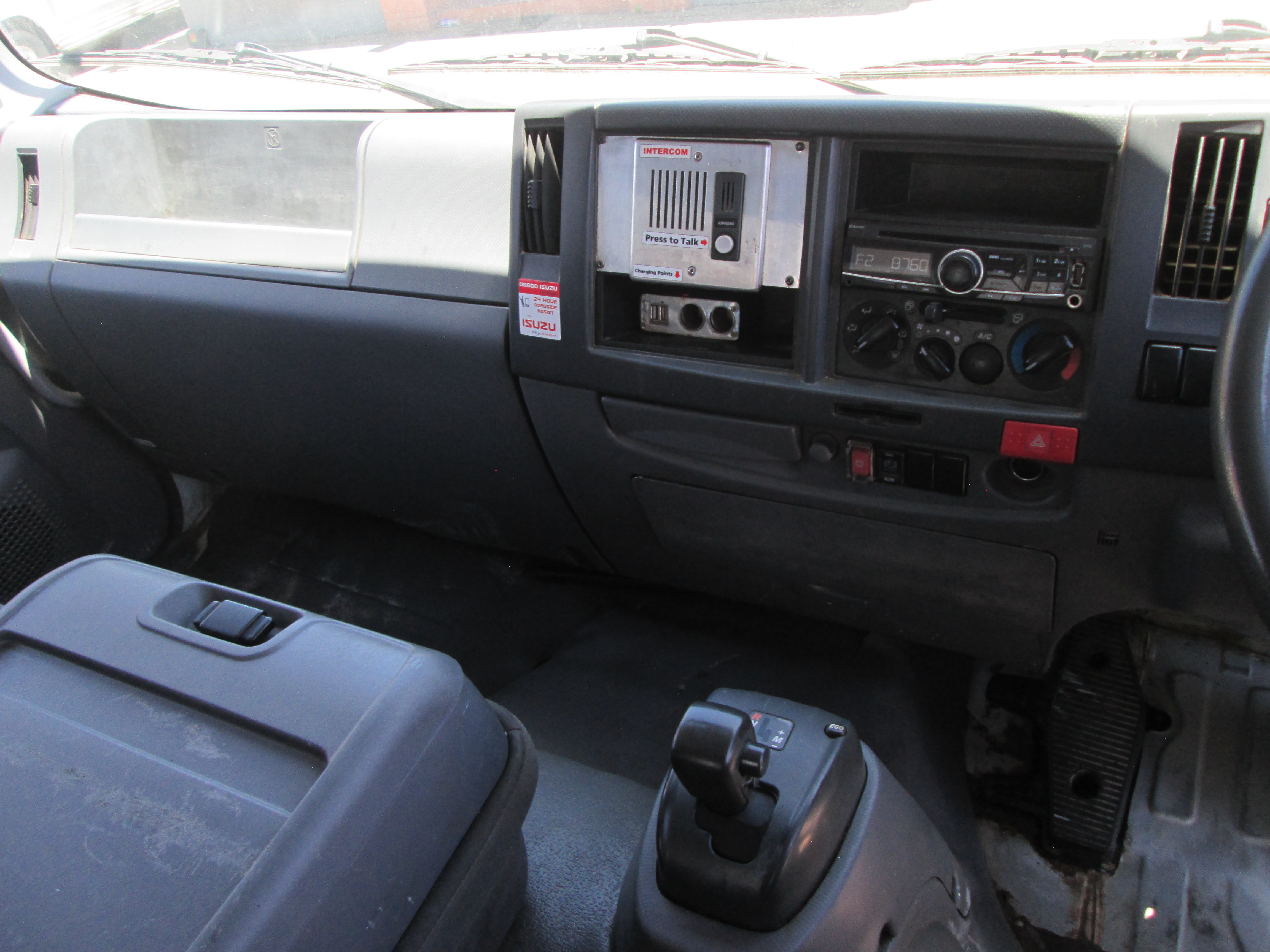 2021 ISUZU FTR850 A SEATER PASSENGER POD FEATURING AN INTEGRATED REAR WORKSTATION, DEDICATED CLIMATE CONTROL, AND EXTERNAL TOOLBOX DRAWERS - 167914KM - Image 27