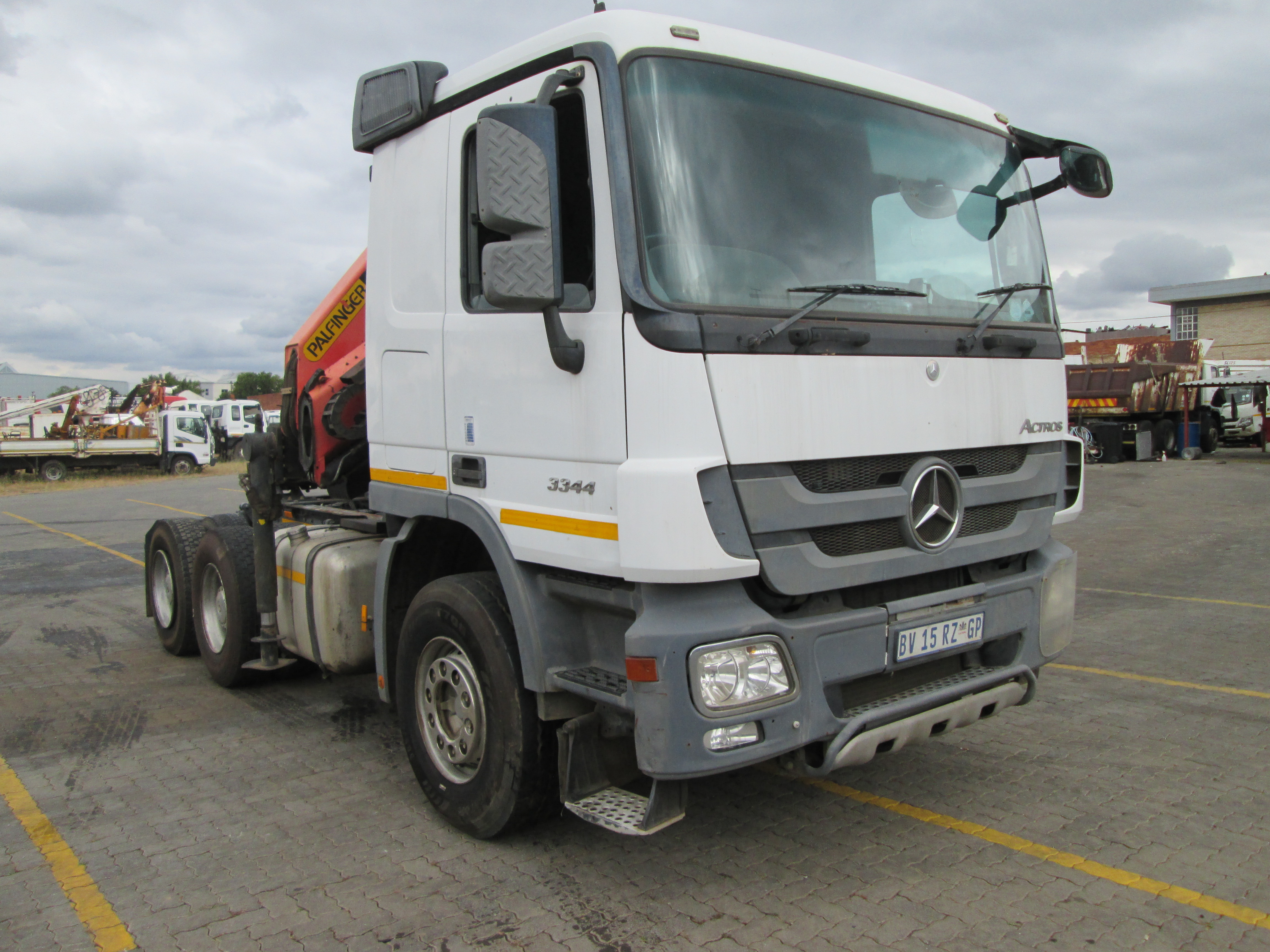 2012 MERCEDES BENZ 3344 TRUCK TRACTOR WITH PK 15500 CRANE
