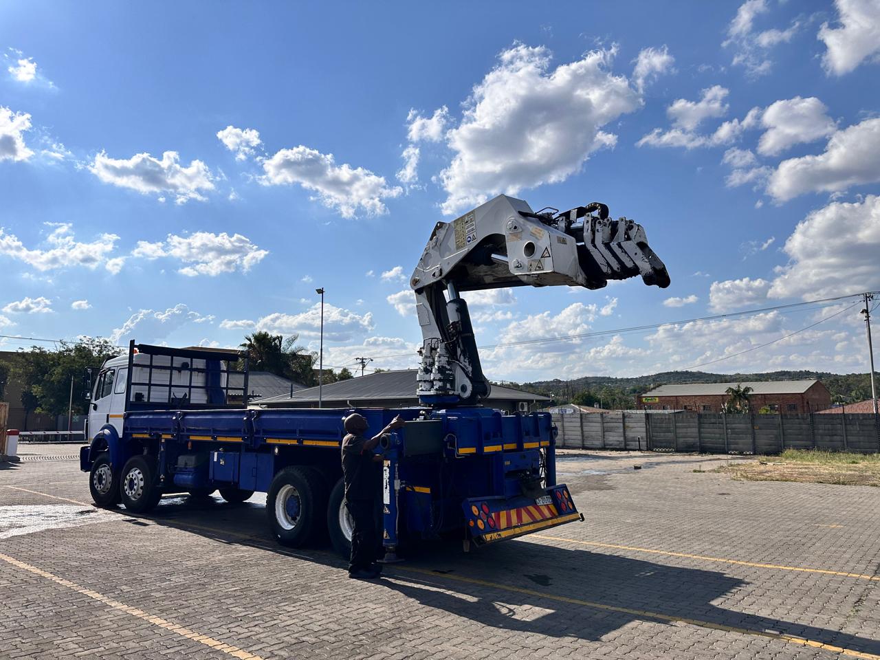 2001 MERCEDES BENZ 3235 ACTROS MP1 TWINSTEER 12TON DROPSIDE  WITH PESCI SPE560 CRANE - Image 21