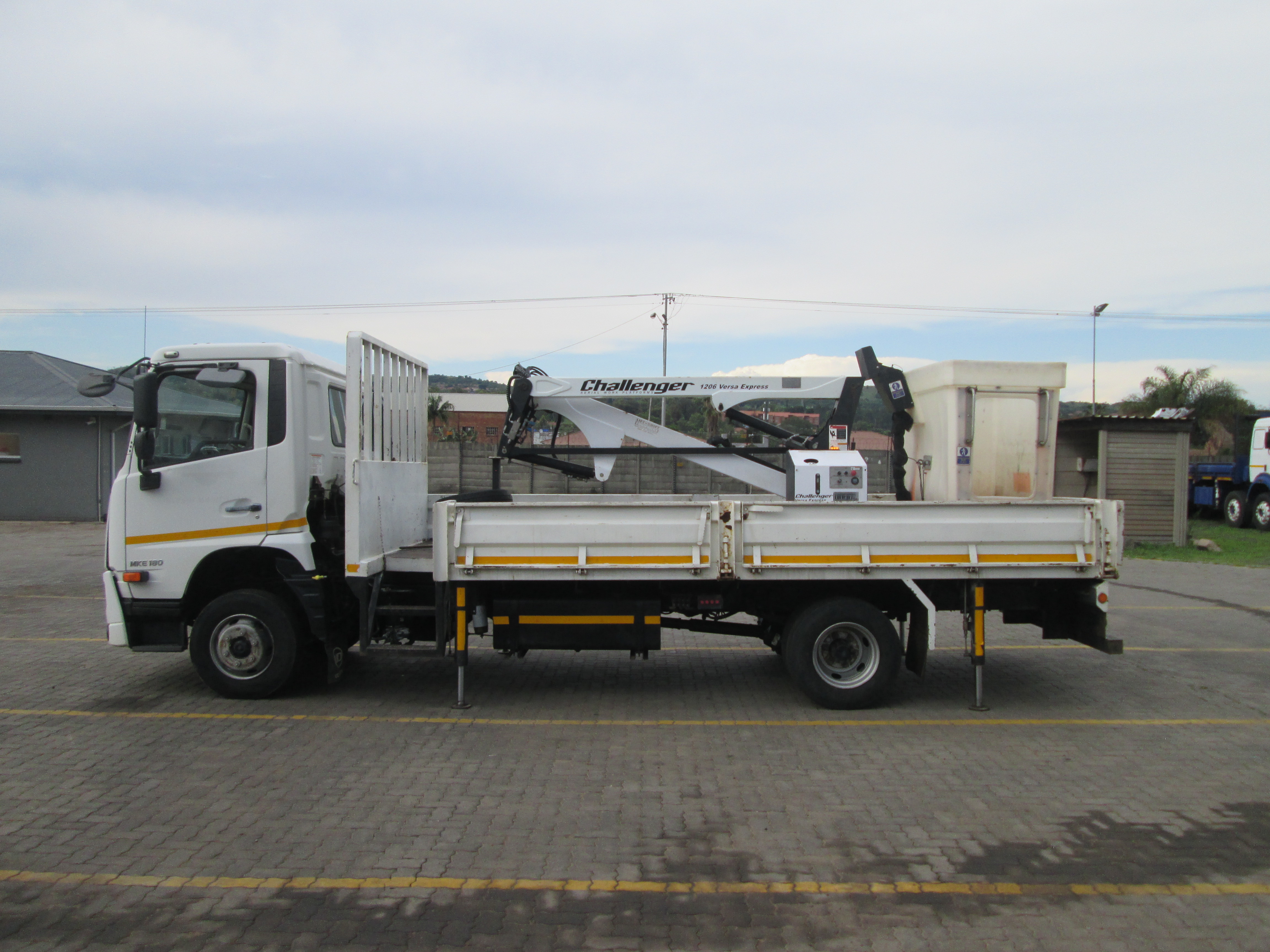 2018 UD MKE180 CRONER 12M REACH CHALLENGER 1206 VERSA EXPRESS UNIT - Image 4