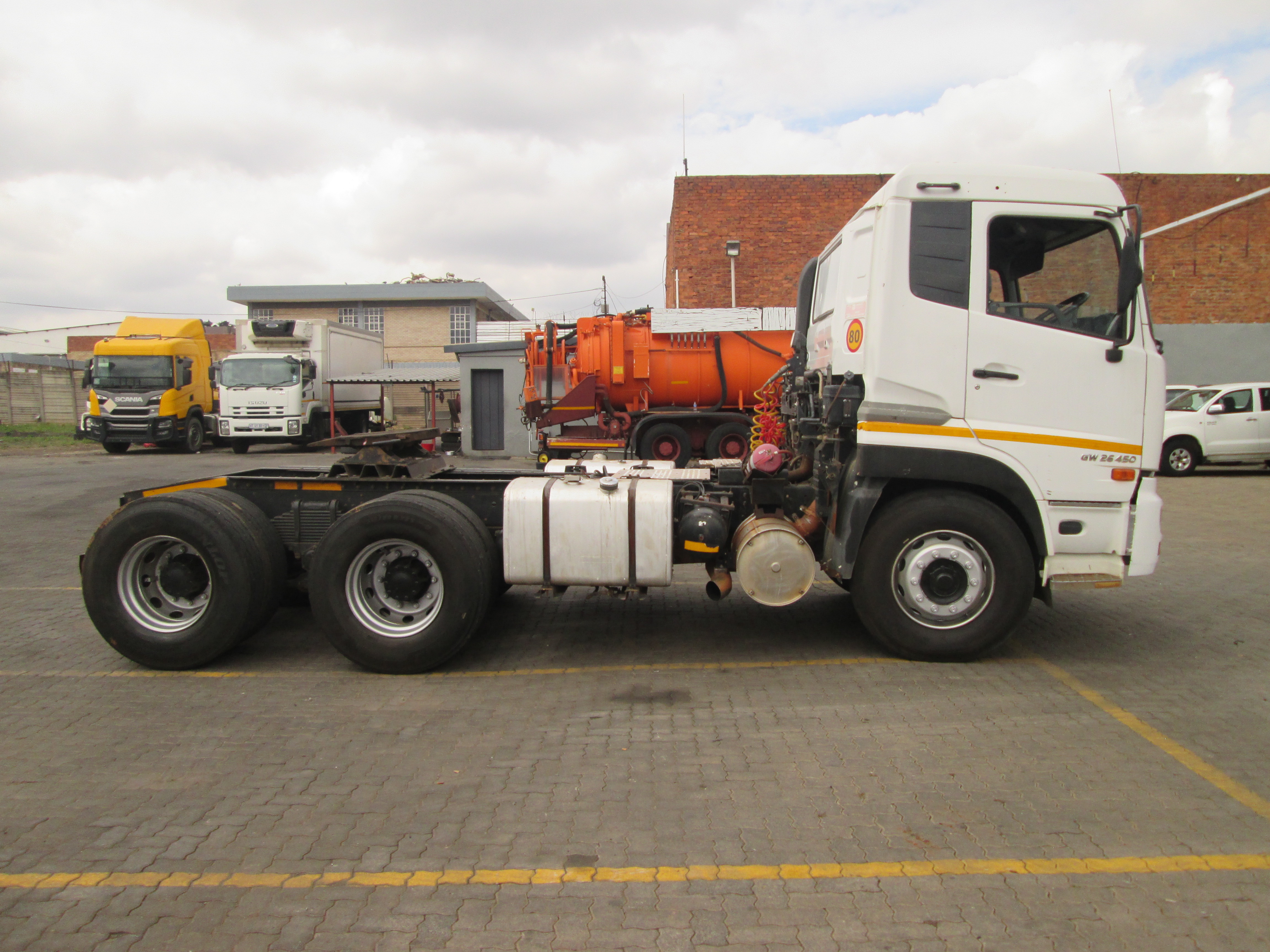 2019 UD QUON GW26-450 TRUCK TRACTOR 190585KM - Image 8
