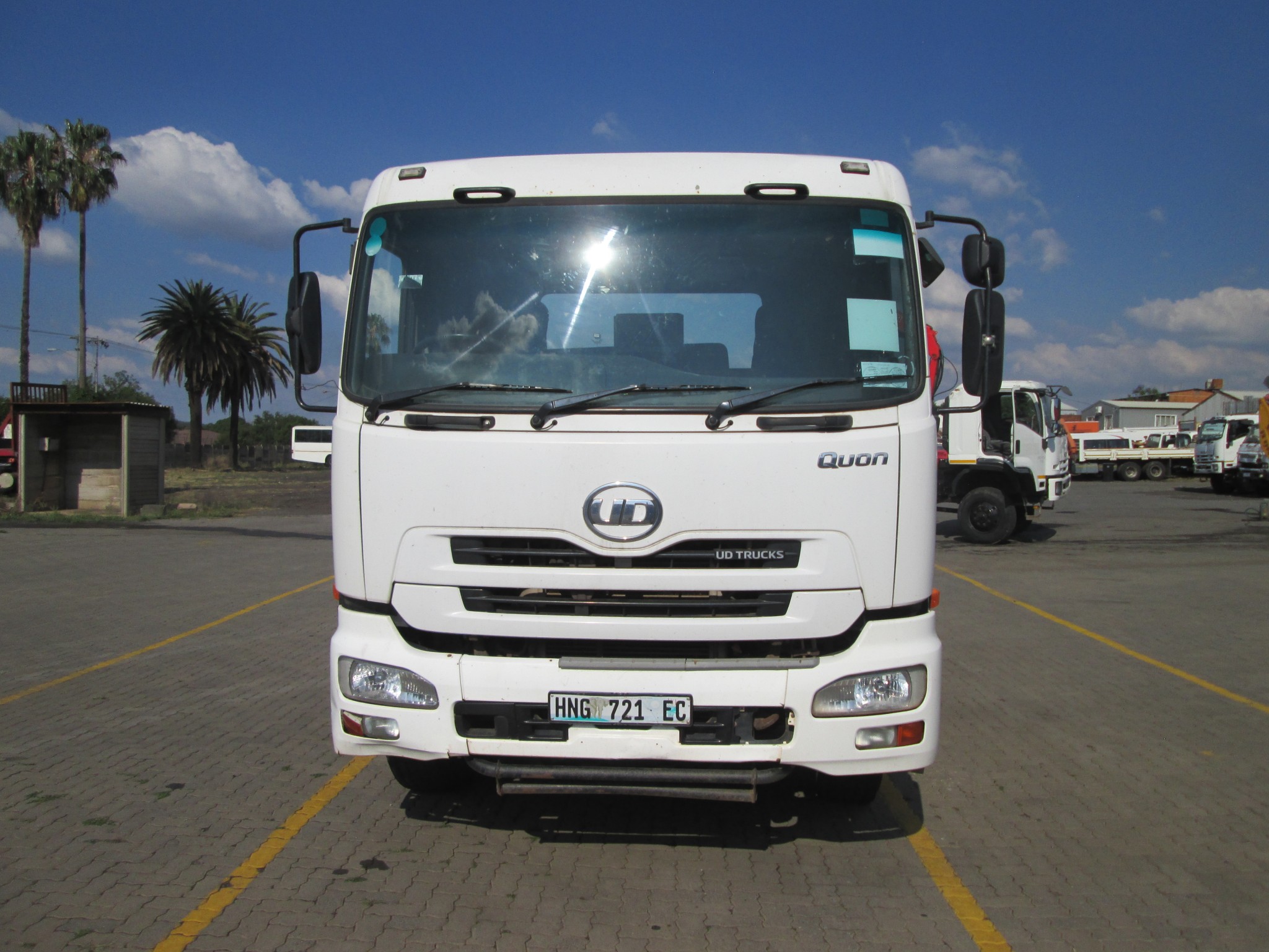 2015 UD QUON GW26-450 TRUCK TRACTOR - Image 2