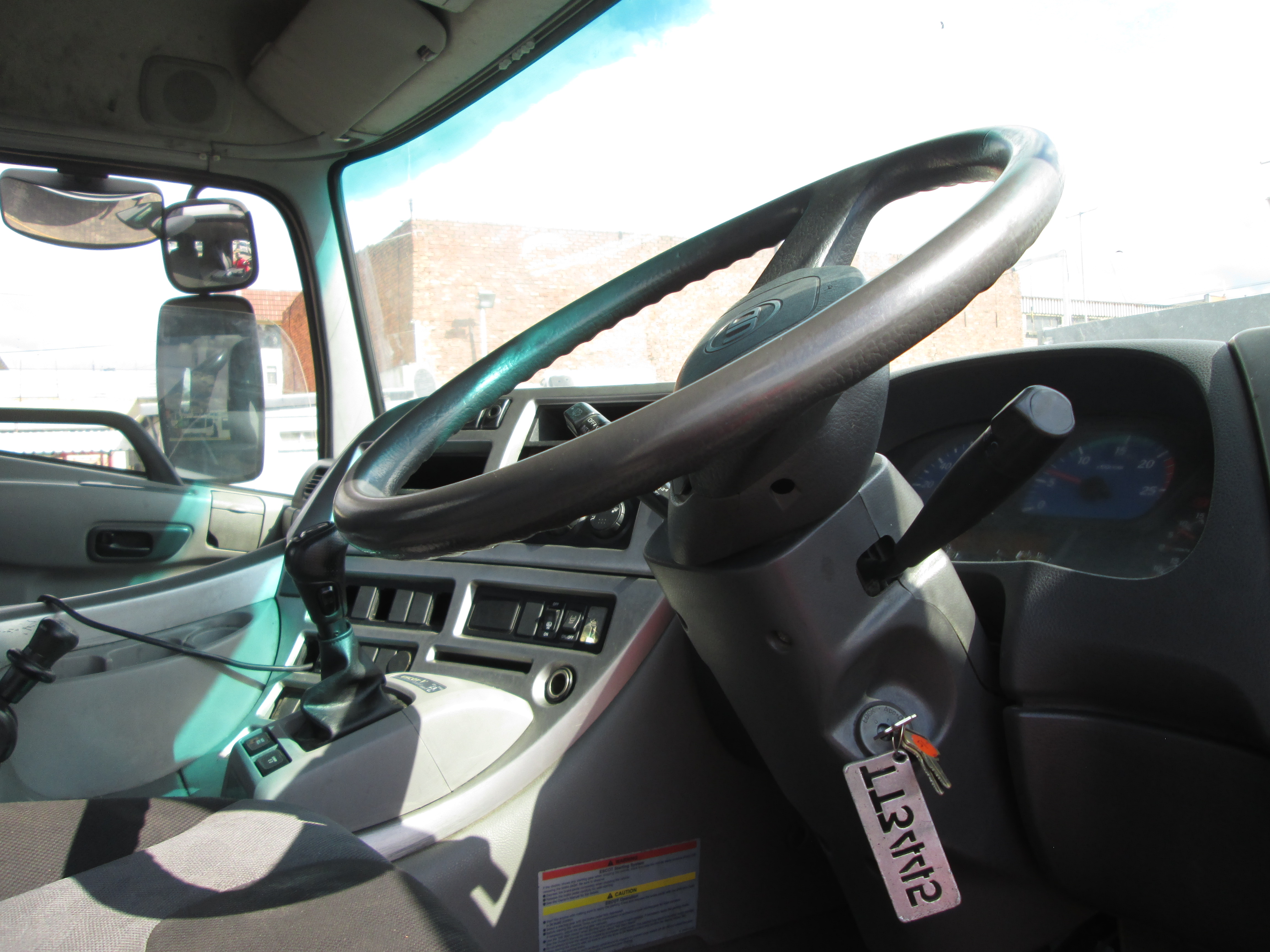 2018 UD QUON GW26-450 TRUCK TRACTOR 406503KM - Image 11
