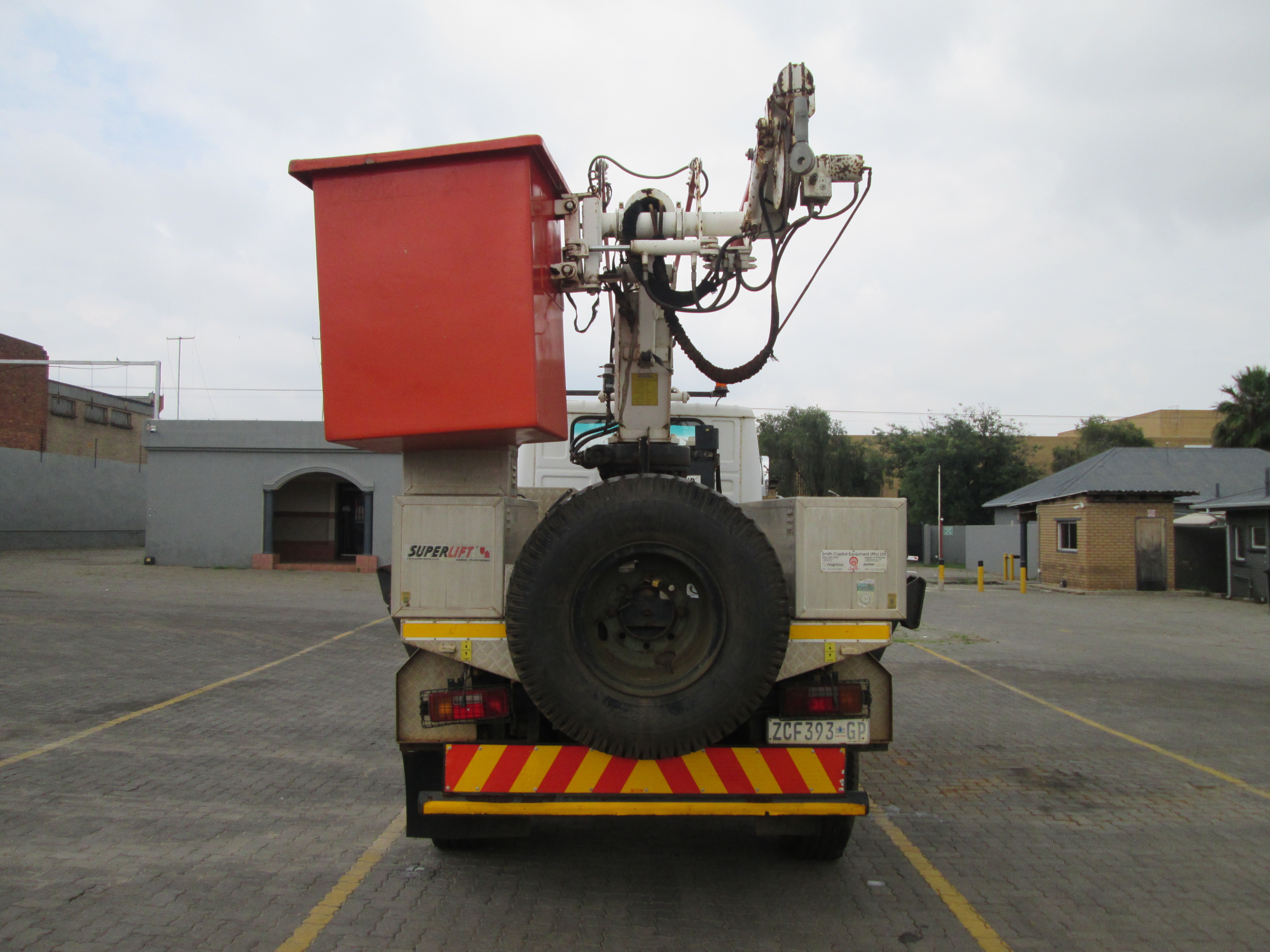 2010 TATA 713C 13M REACH LIVELINE CHERRY PICKER - Image 6