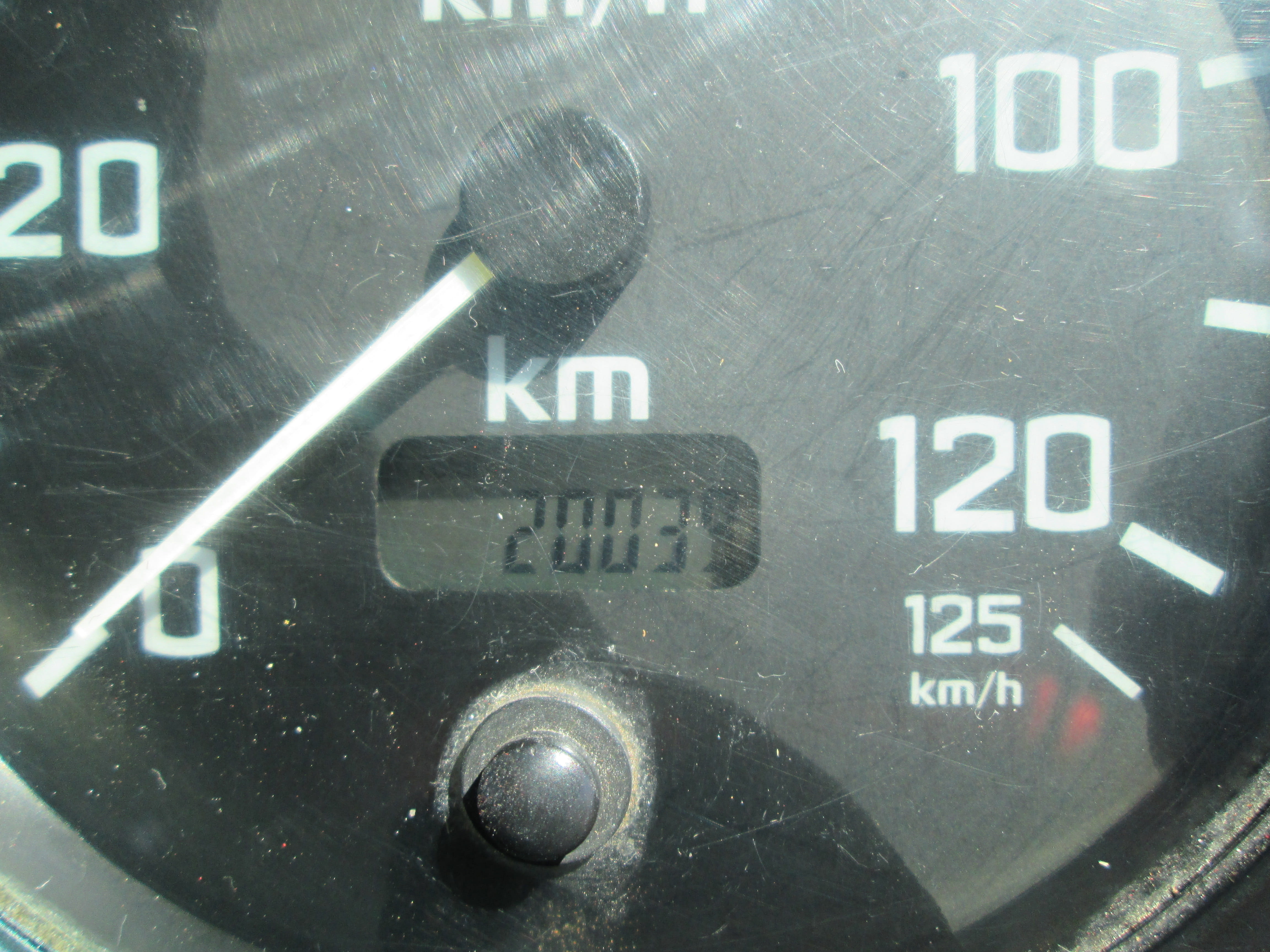 2004 UD60 6TON DROPSIDE WITH CAB MOUNT BONFIGLIOLI P,7200L 20039KM - Image 11