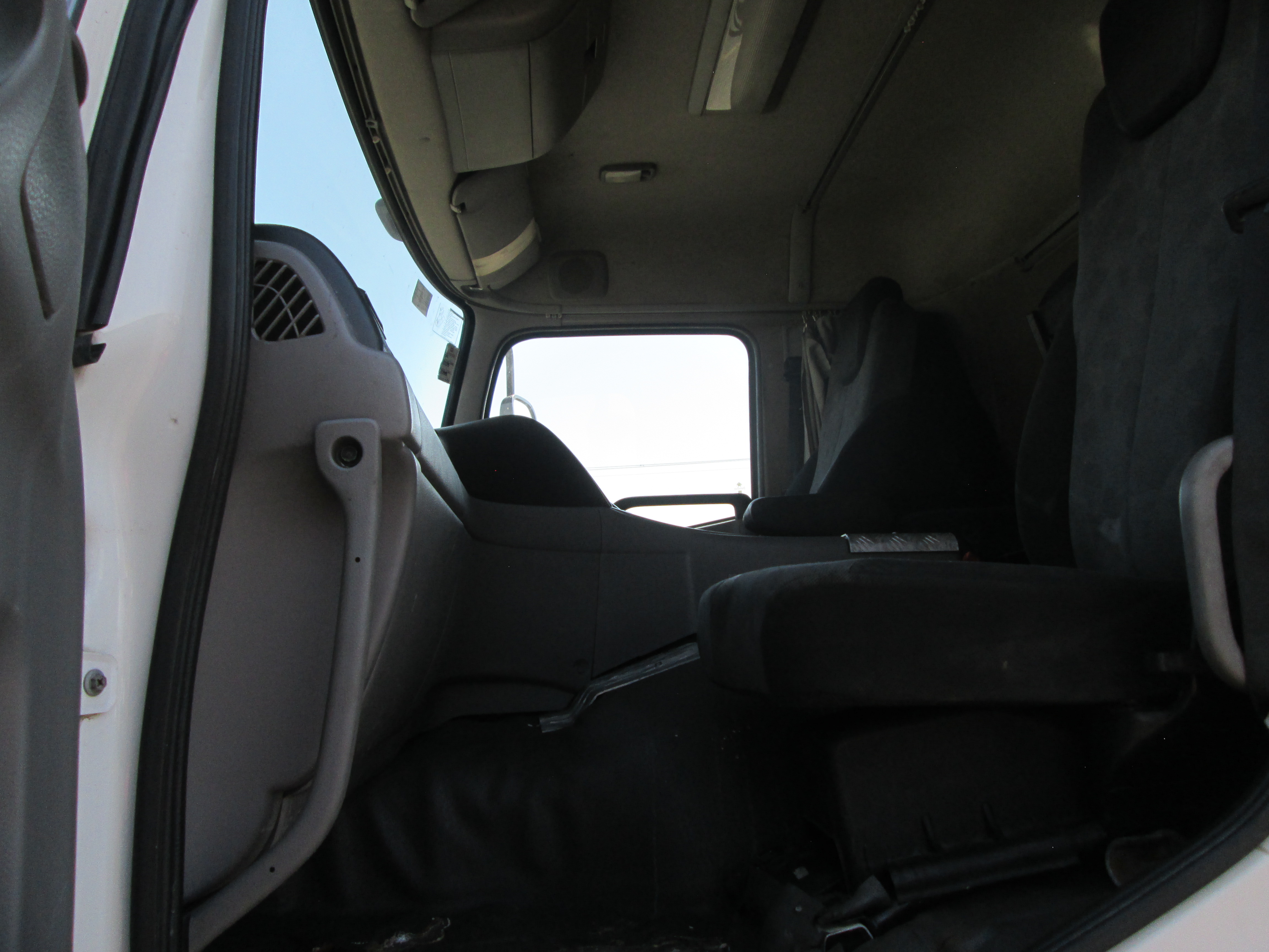 2019 UD QUON GW26-450 TRUCK TRACTOR 217418KM - Image 15