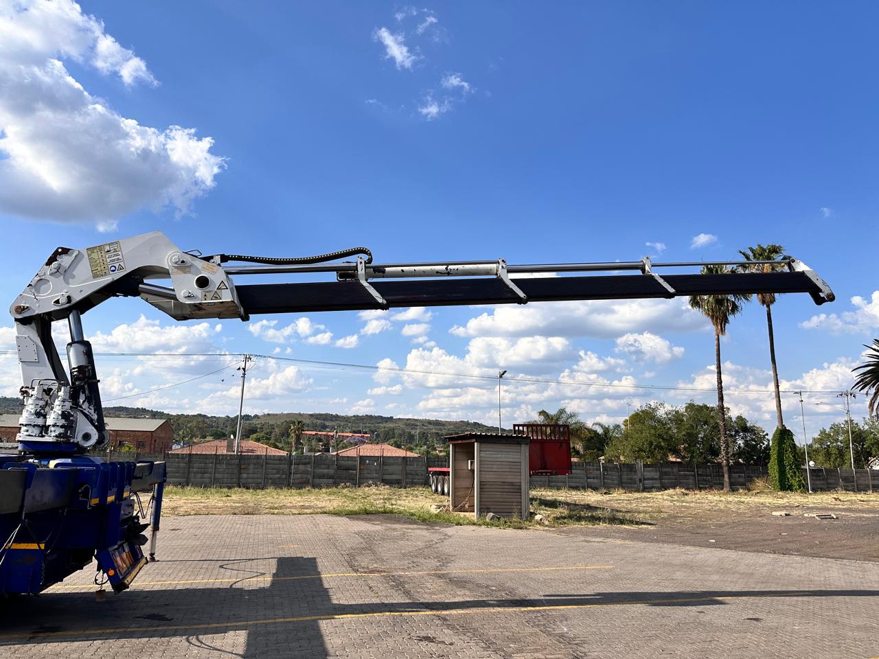 2001 MERCEDES BENZ 3235 ACTROS MP1 TWINSTEER 12TON DROPSIDE  WITH PESCI SPE560 CRANE - Image 5