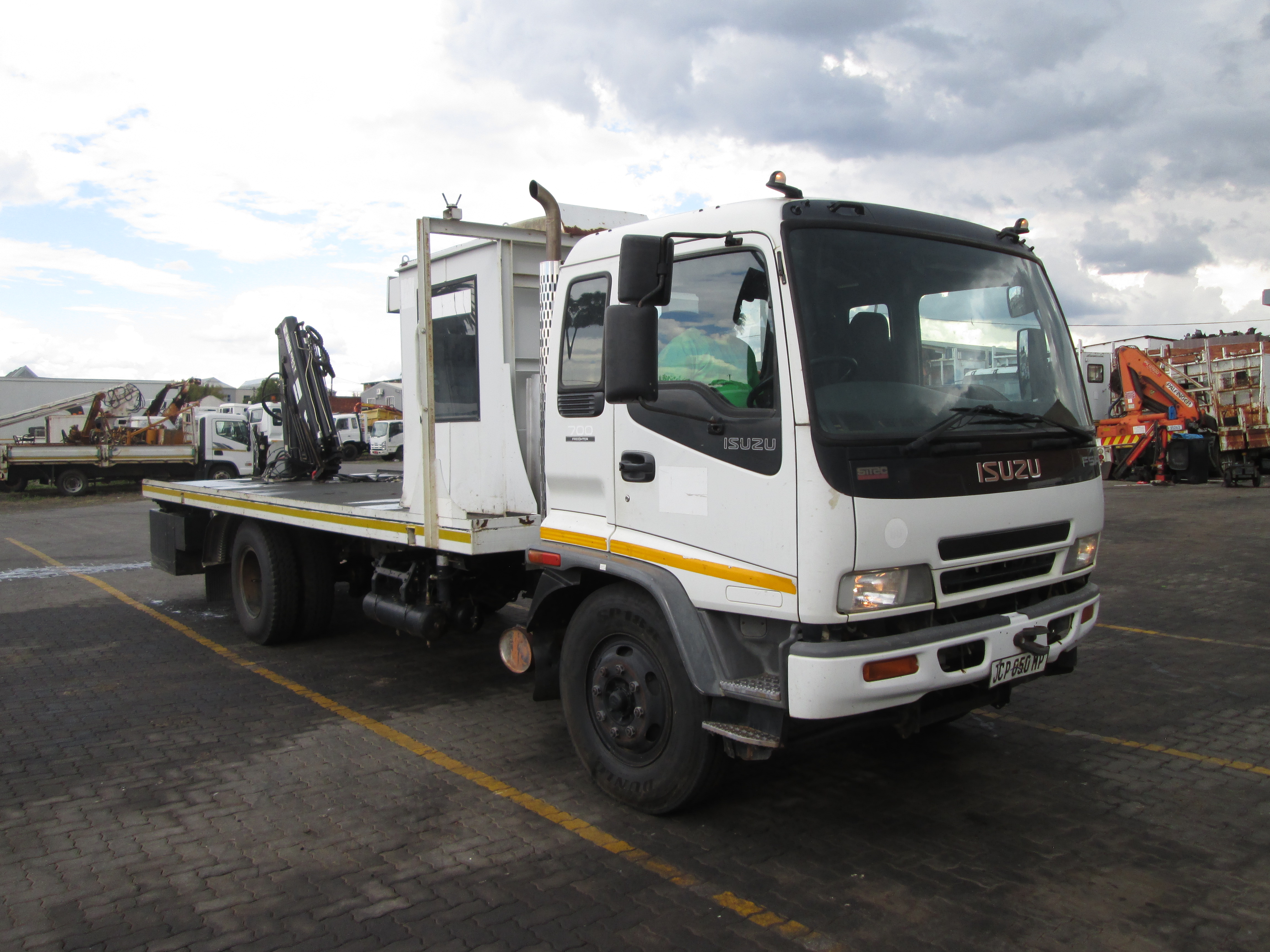 2012 ISUZU FSR700 7TON FLATDECK WITH 033T HIAB CRANE - 105296KM - Image 1