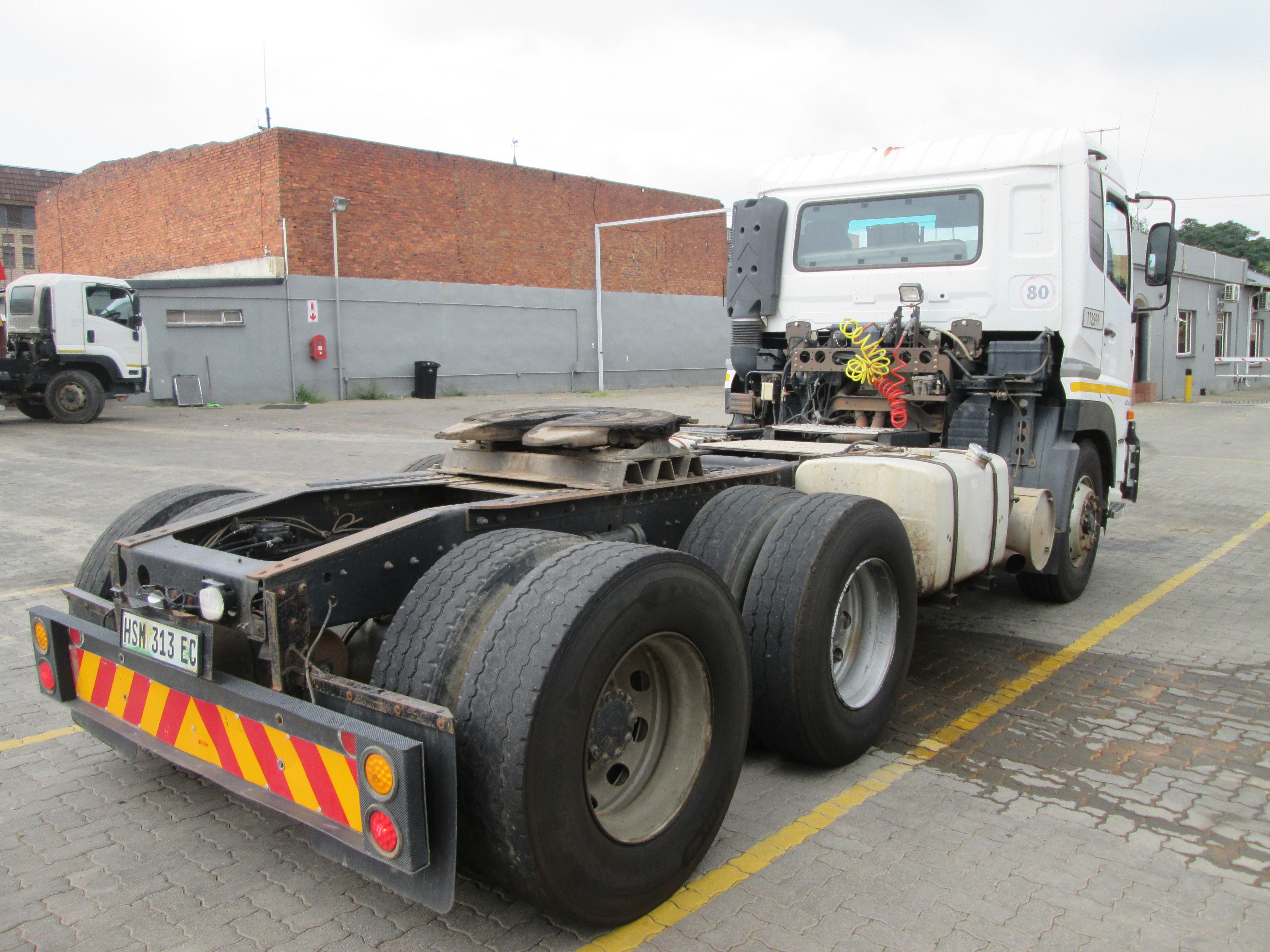 2015 UD QUON GW26-450 TRUCK TRACTOR - Image 7