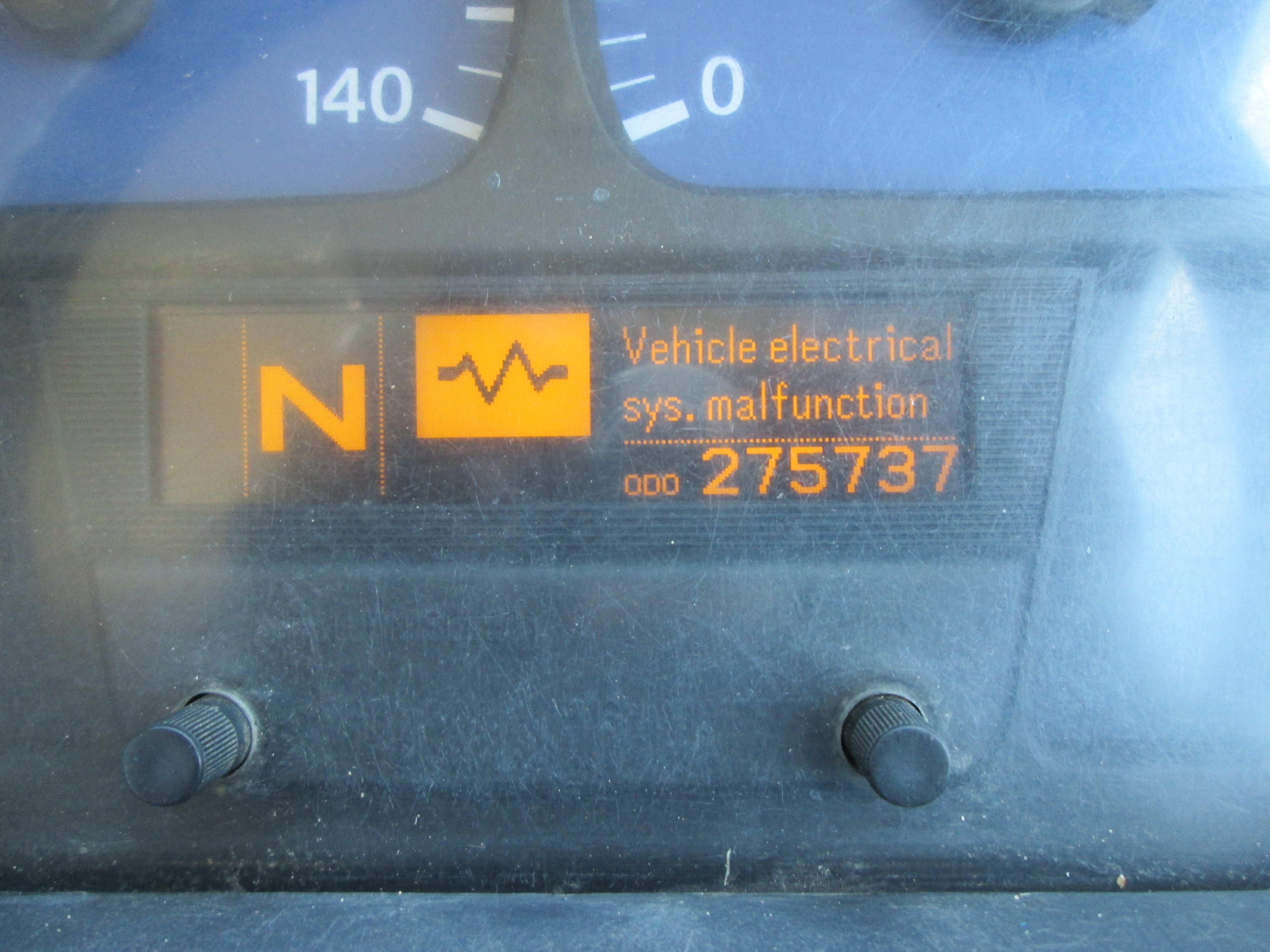 2015 UD QUON GW26-450 TRUCK TRACTOR 275737KM - Image 17