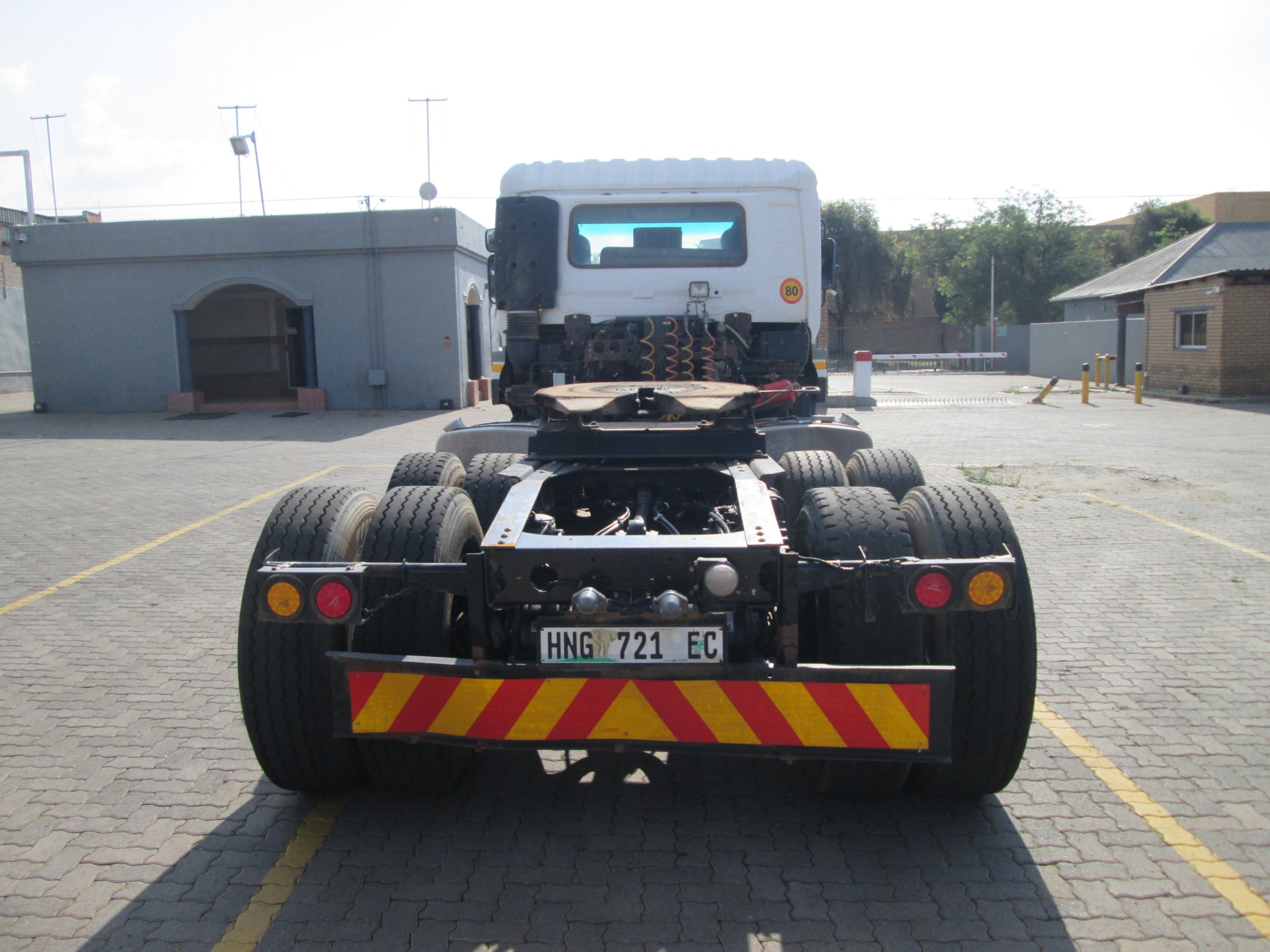 2015 UD QUON GW26-450 TRUCK TRACTOR - Image 6