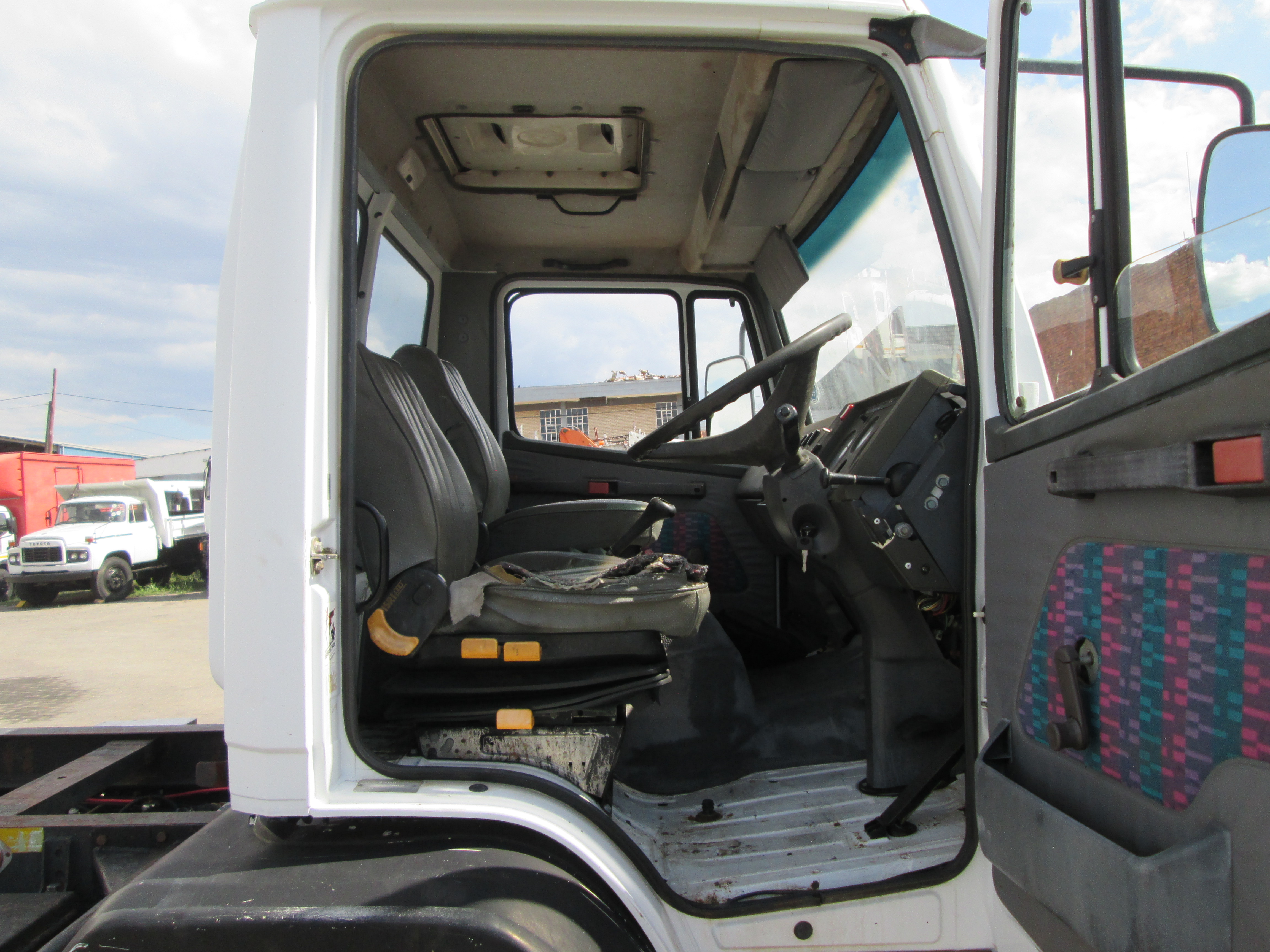 1998 MERCEDES BENZ 1014 7000L DIESEL TANKER - Image 9