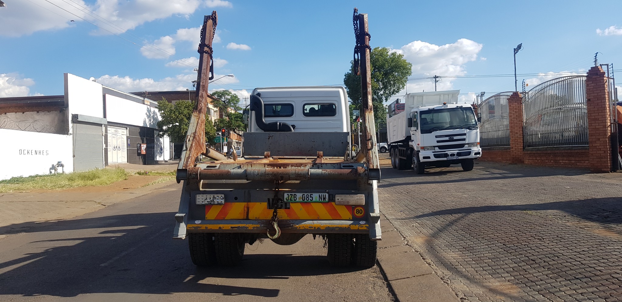 2018 FUSO FJ 16-230 8TON SKIPLOADER - Image 8