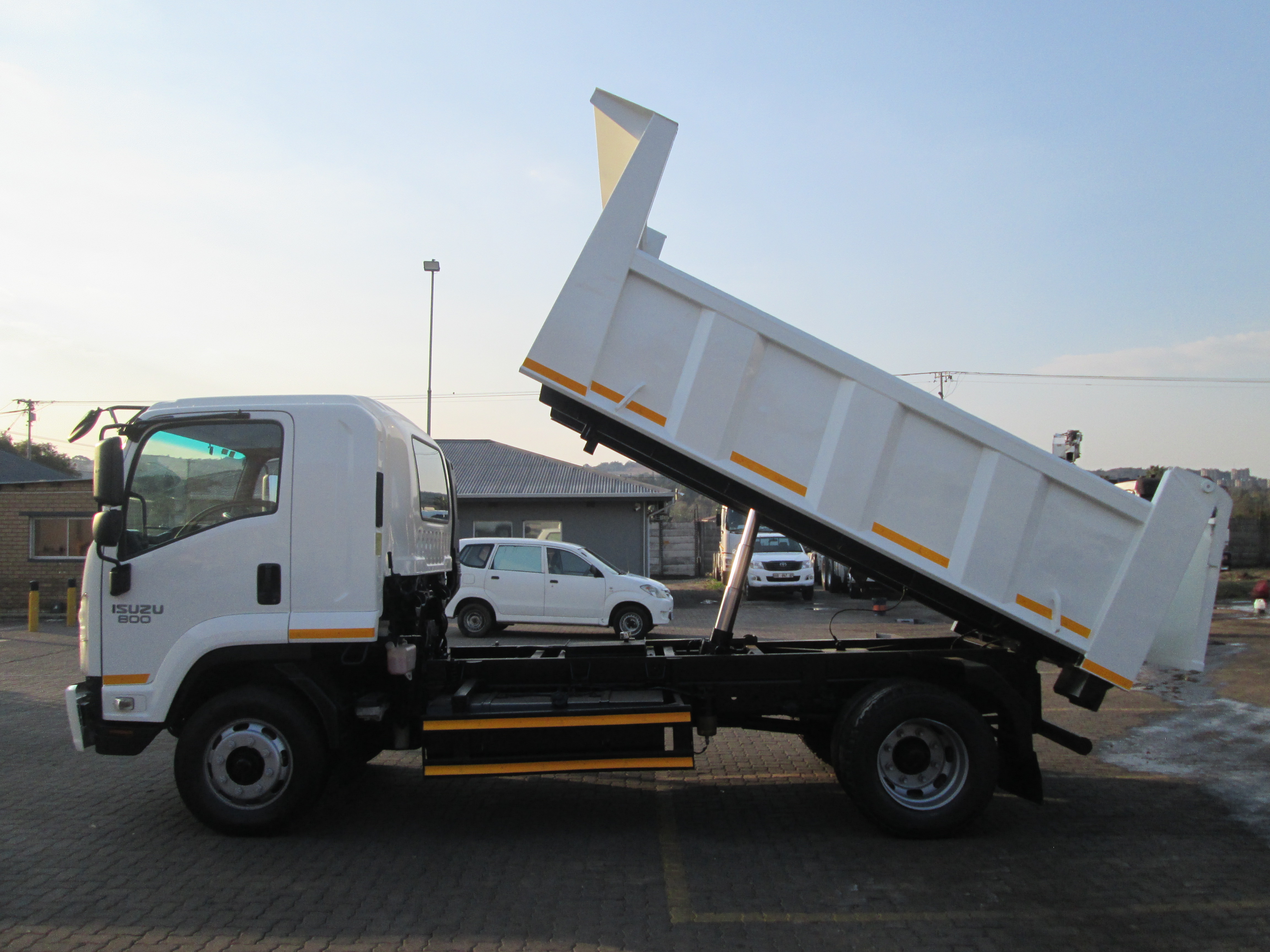 2018 ISUZU FSR800 6CUBE TIPPER 99365KM - Image 5
