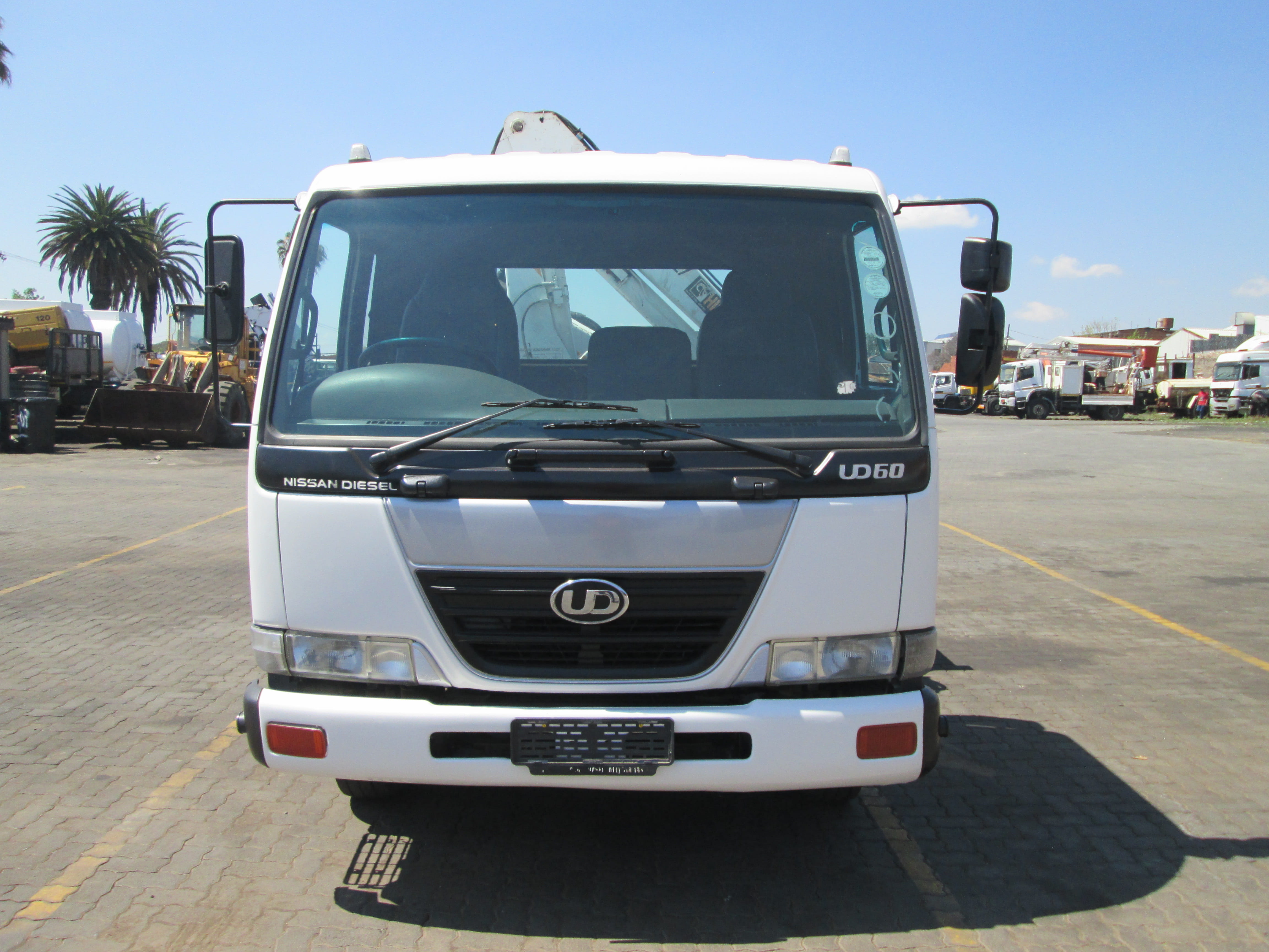 2004 UD60 6TON DROPSIDE WITH CAB MOUNT BONFIGLIOLI P,7200L 20039KM - Image 2