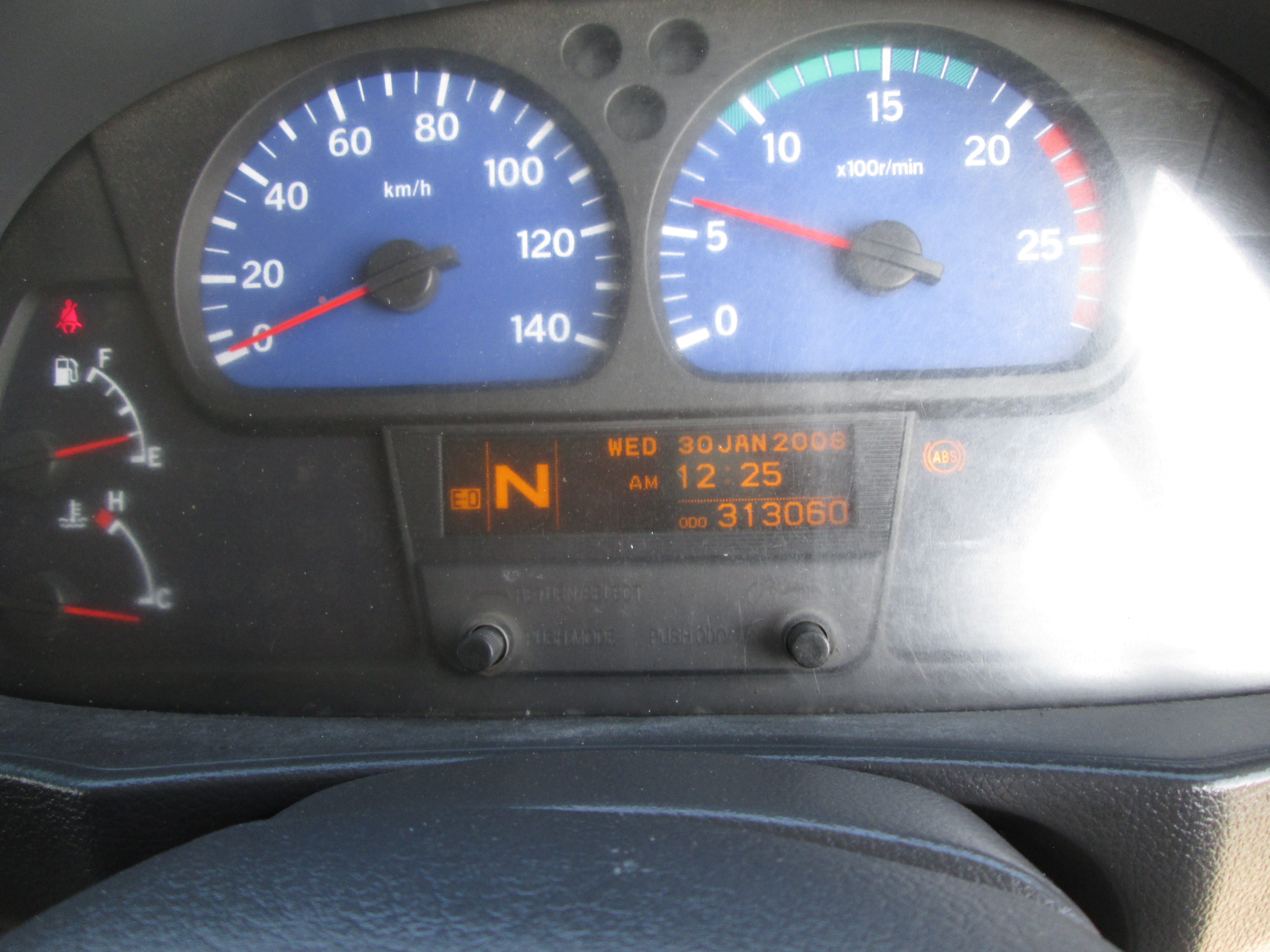 2018 UD QUON GW26-450 TRUCK TRACTOR 313060KM - Image 11