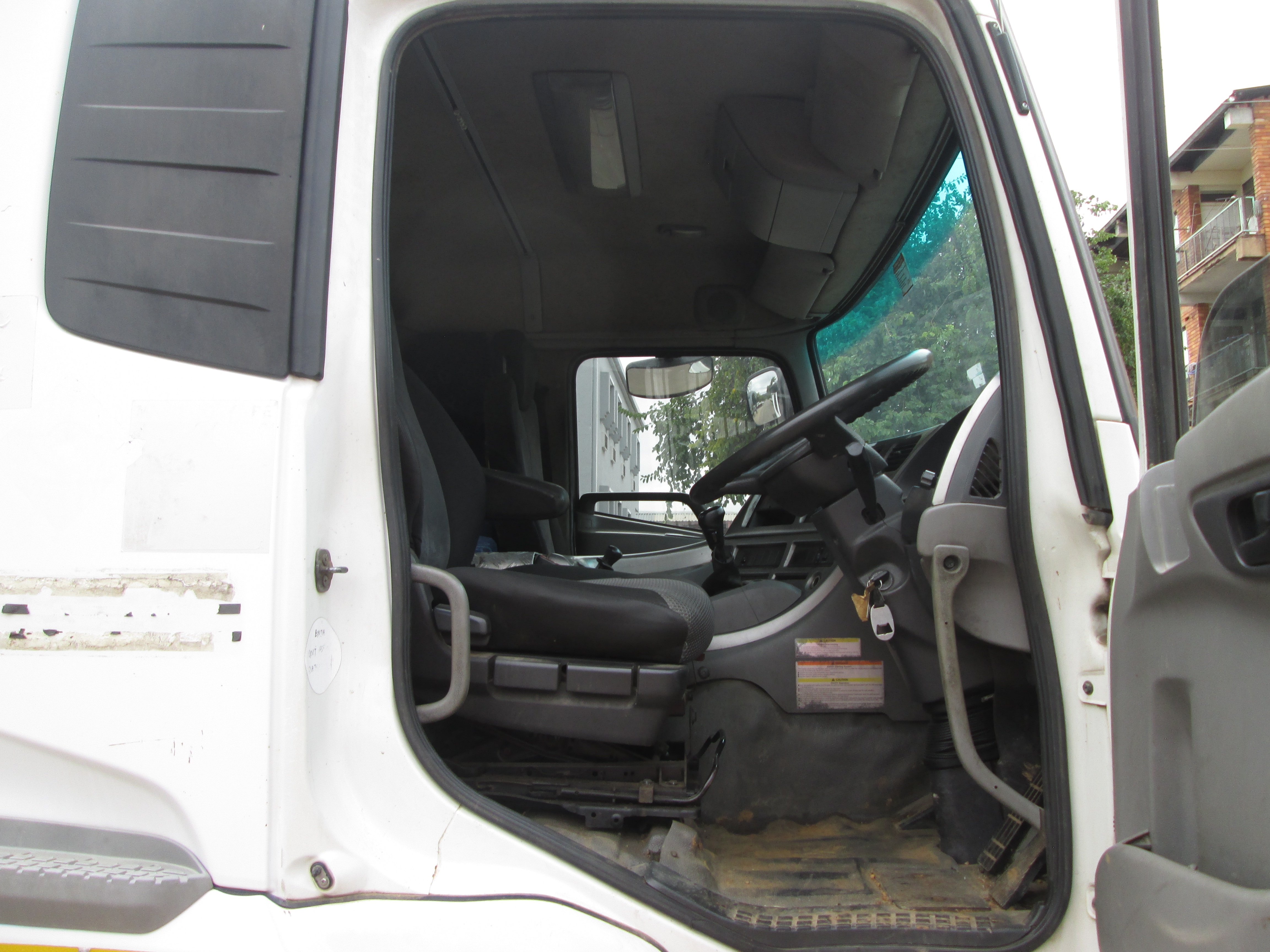 2015 UD QUON GW26-450 TRUCK TRACTOR 263383KM - Image 11