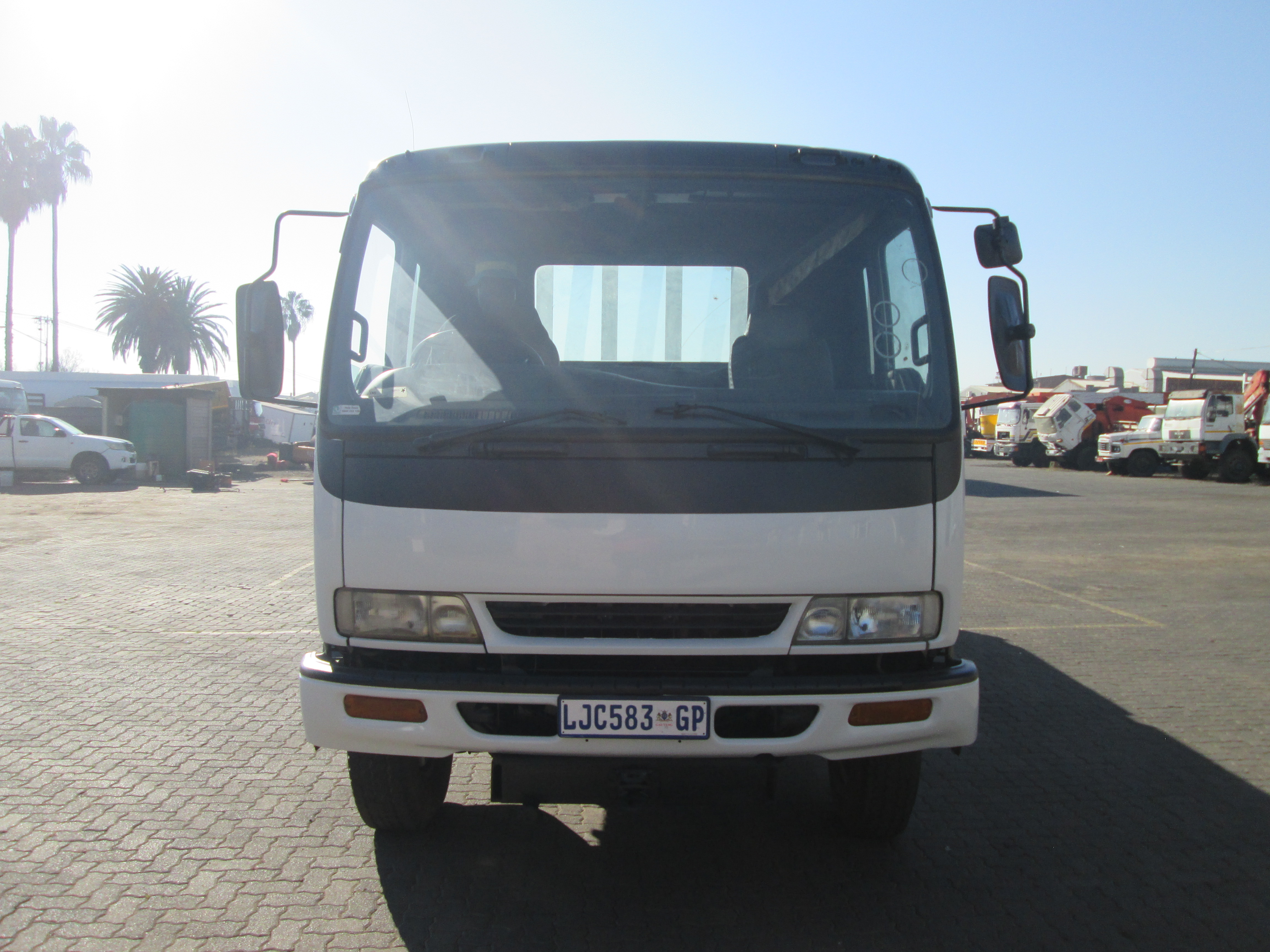 2000 ISUZU FTR800 8TON DROPSIDE BODY TRUCK - 099241KM - Image 2
