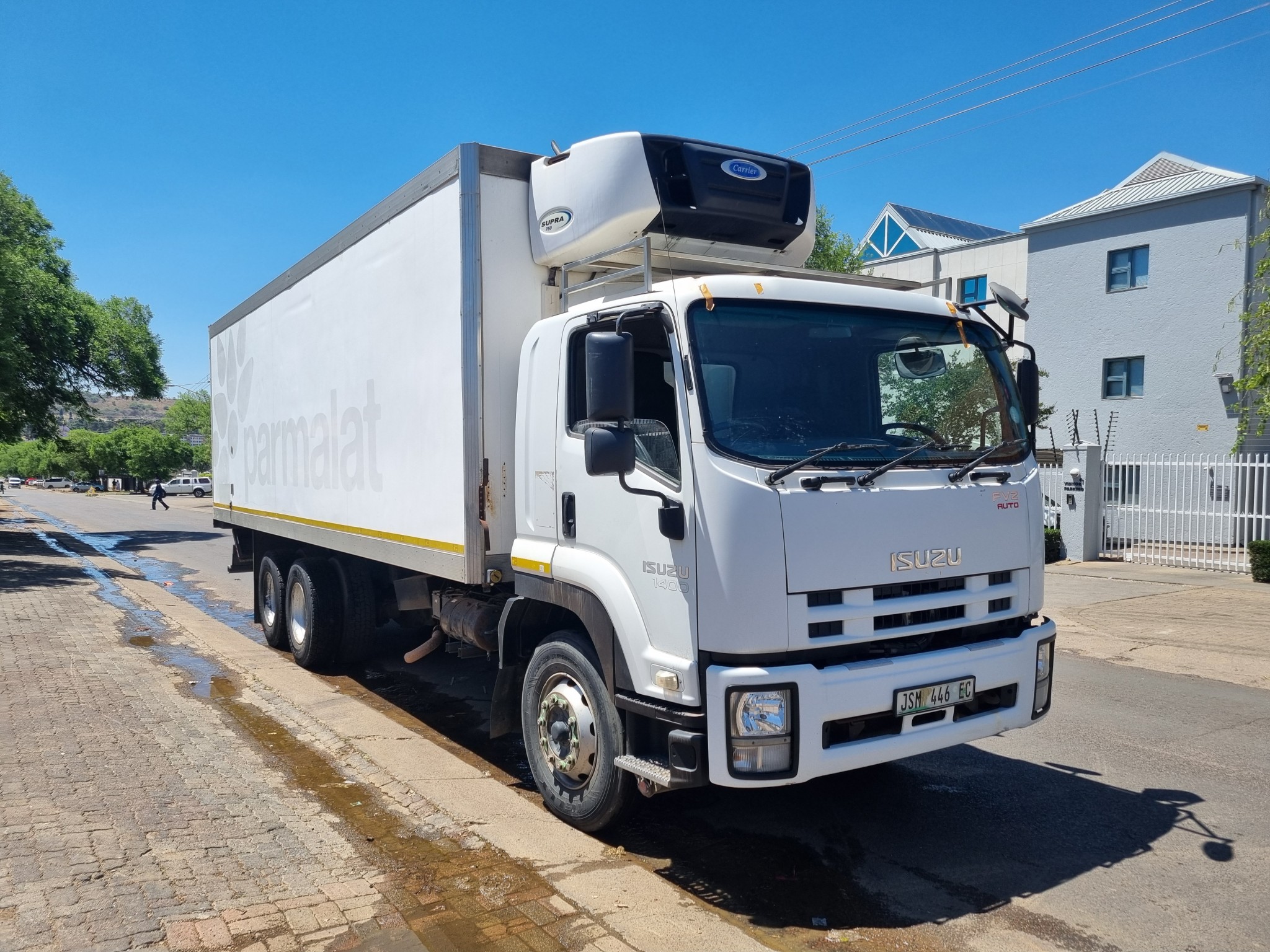 2016 ISUZU FVZ1400 14TON TRUCK WITH FRIDGE BODY CARRIER UNIT - Image 2