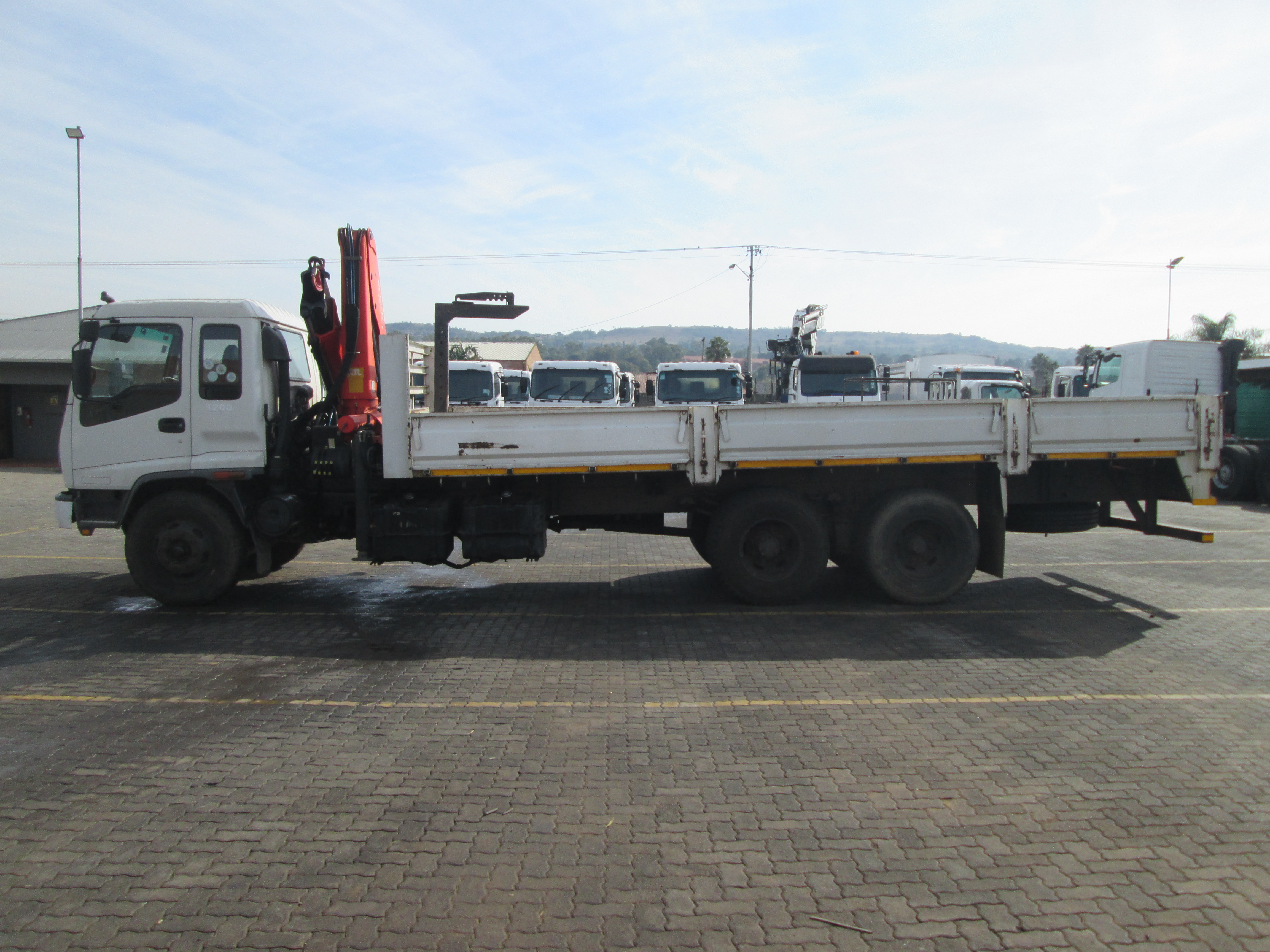 2005 ISUZU FTM1200 12TON DROPSIDE WITH PK15500 CRANE 603317KM - Image 4