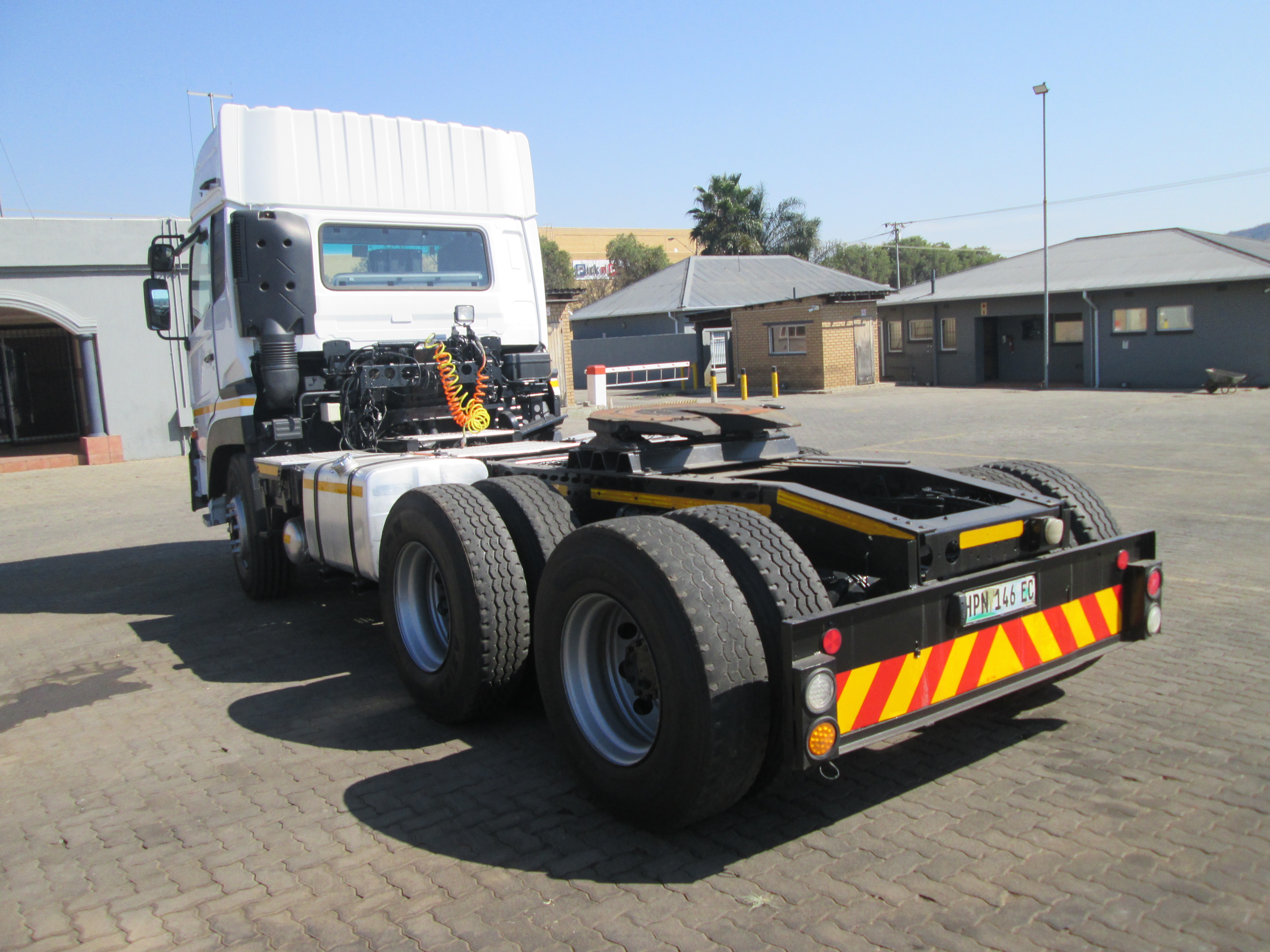 2015 UD QUON GW26-450 TRUCK TRACTOR 359828KM - Image 5